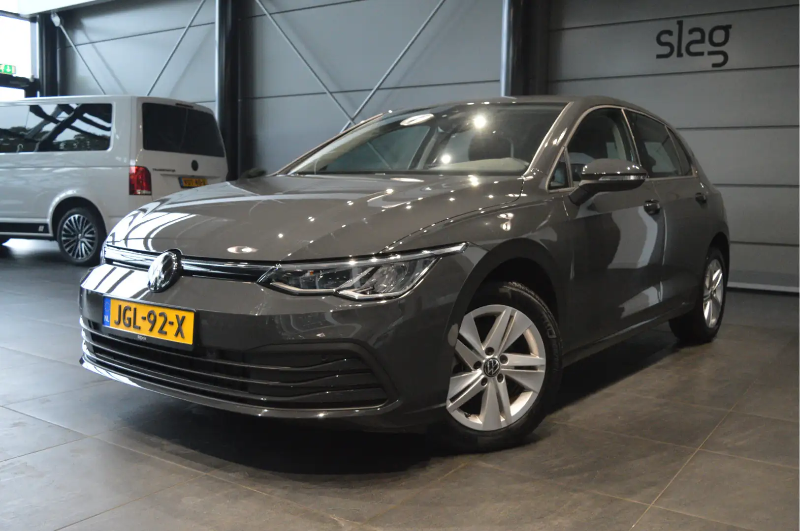 Volkswagen Golf 2.0 TDI DSG Life Apple Carplay clima pdc 16 inch ! Grijs - 1