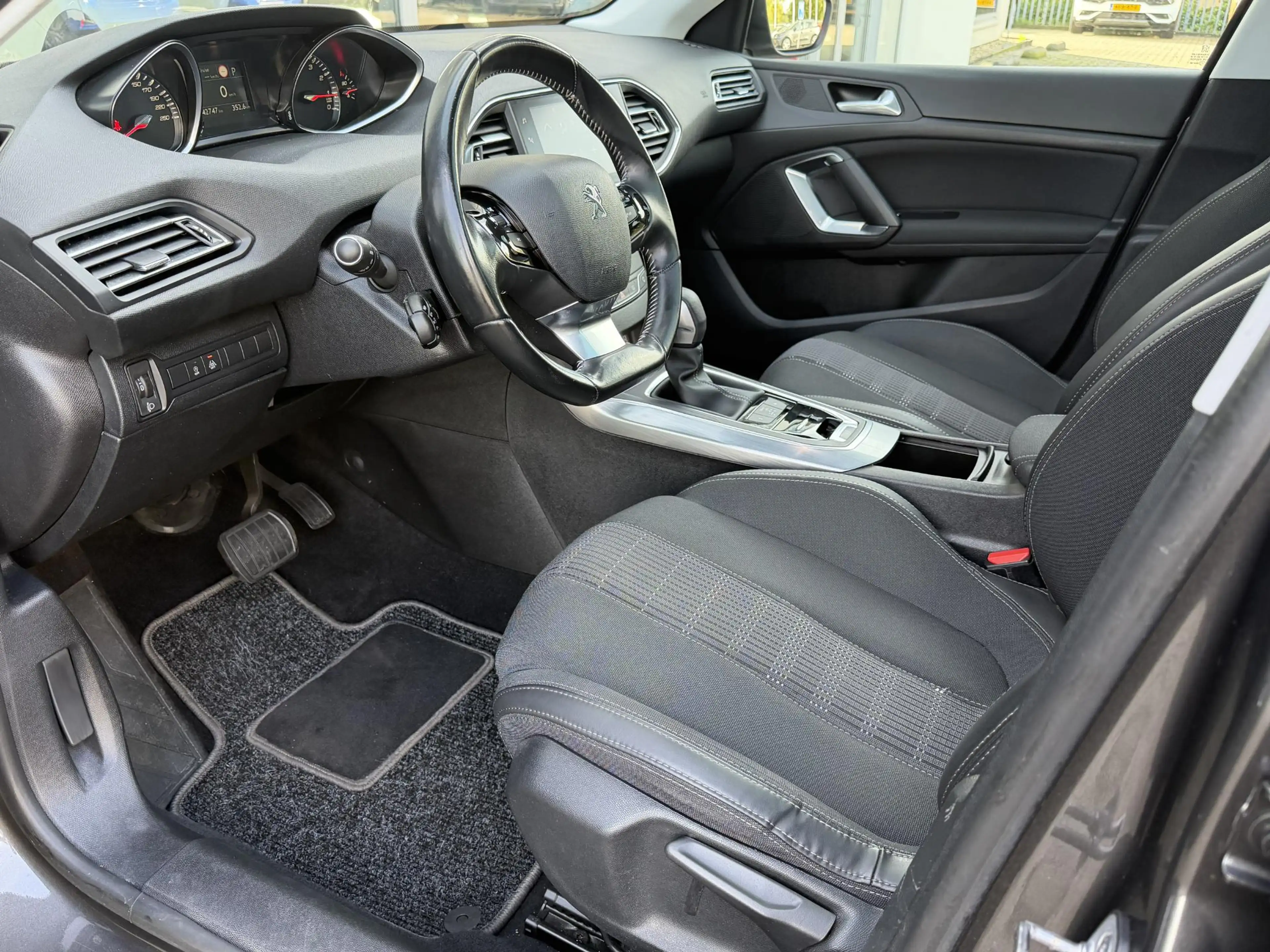 Peugeot 308 1.2 Allure 130pk AUTOMAAT | Trekhaak | Navigatie | — photo 9