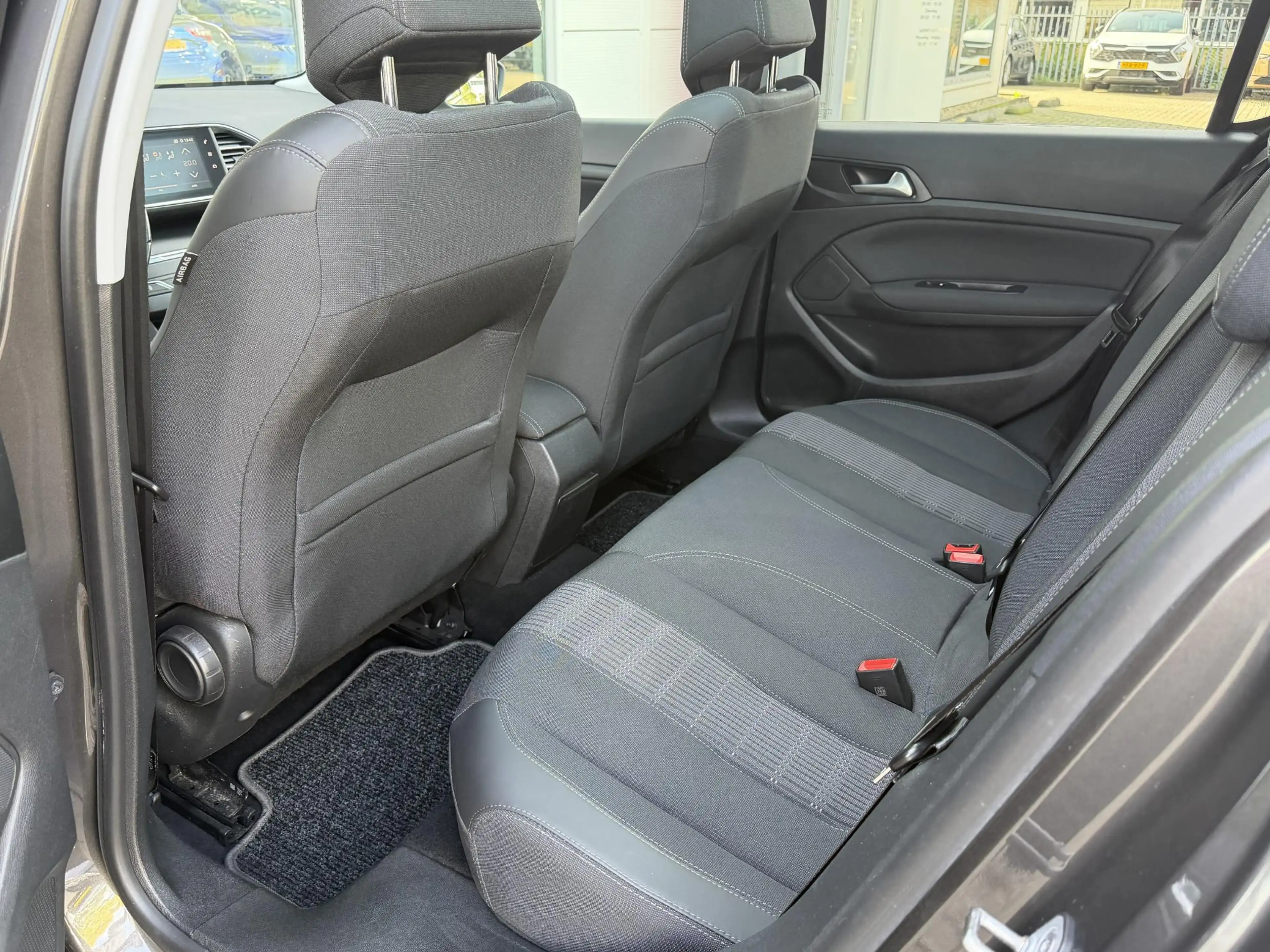 Peugeot 308 1.2 Allure 130pk AUTOMAAT | Trekhaak | Navigatie | — photo 13