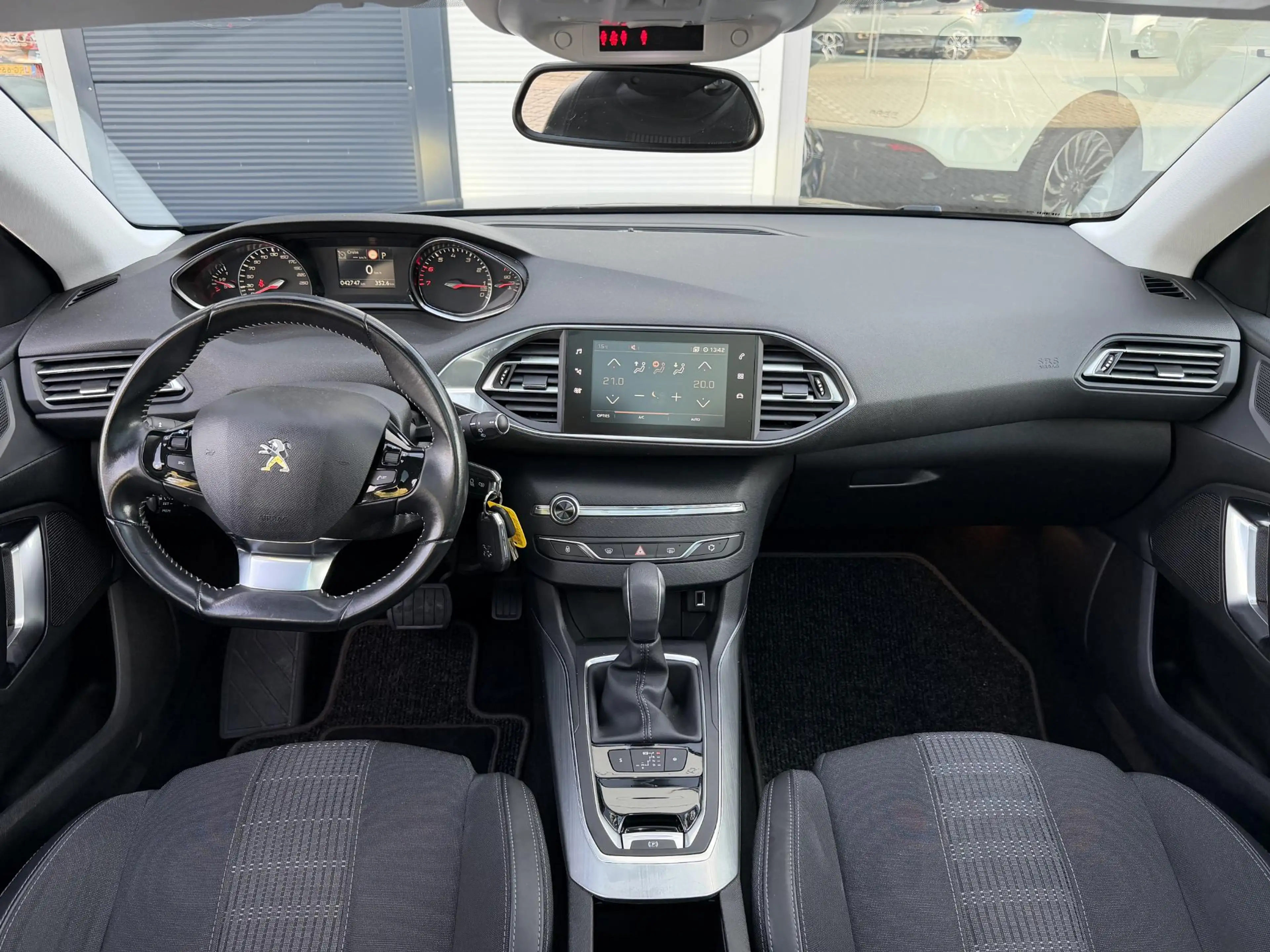 Peugeot 308 1.2 Allure 130pk AUTOMAAT | Trekhaak | Navigatie | — photo 12