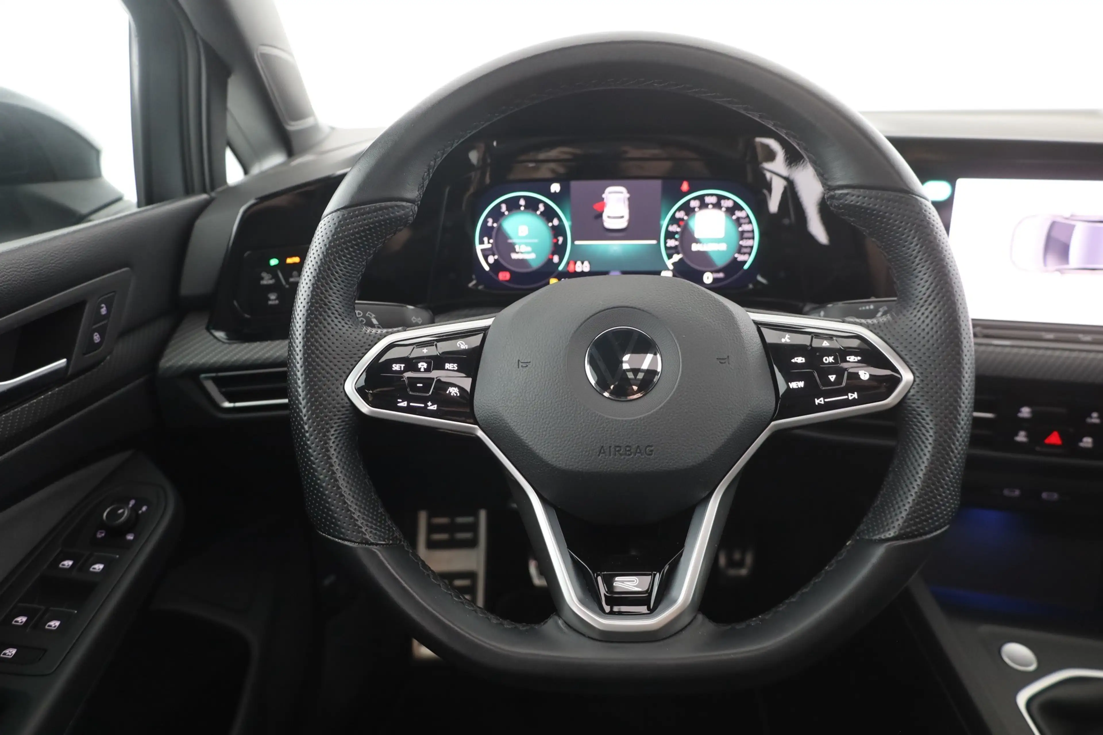 Volkswagen Golf VIII 1.5 TSI R-Line LED Panorama Navi ACC — photo 15