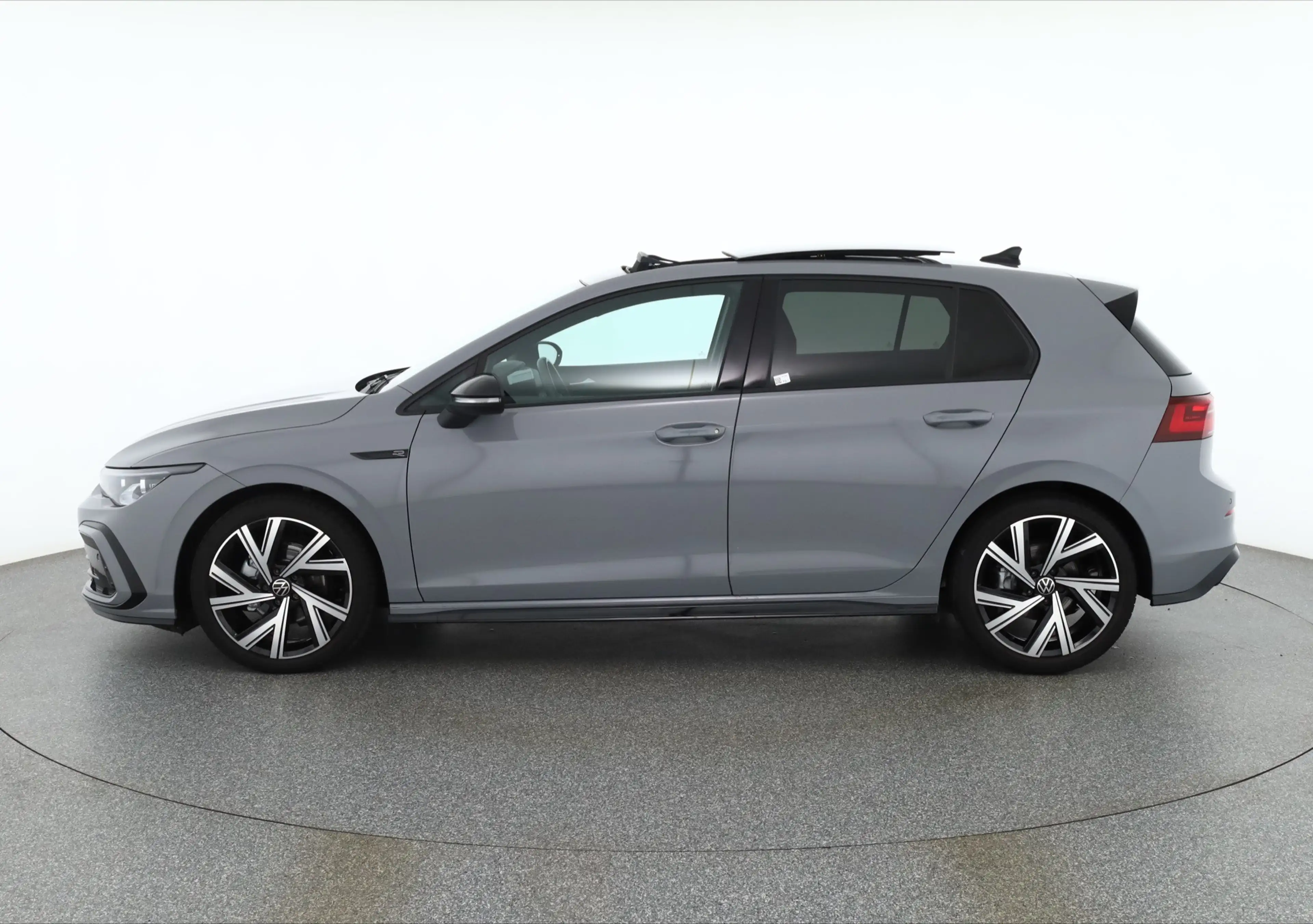 Volkswagen Golf VIII 1.5 TSI R-Line LED Panorama Navi ACC — photo 2