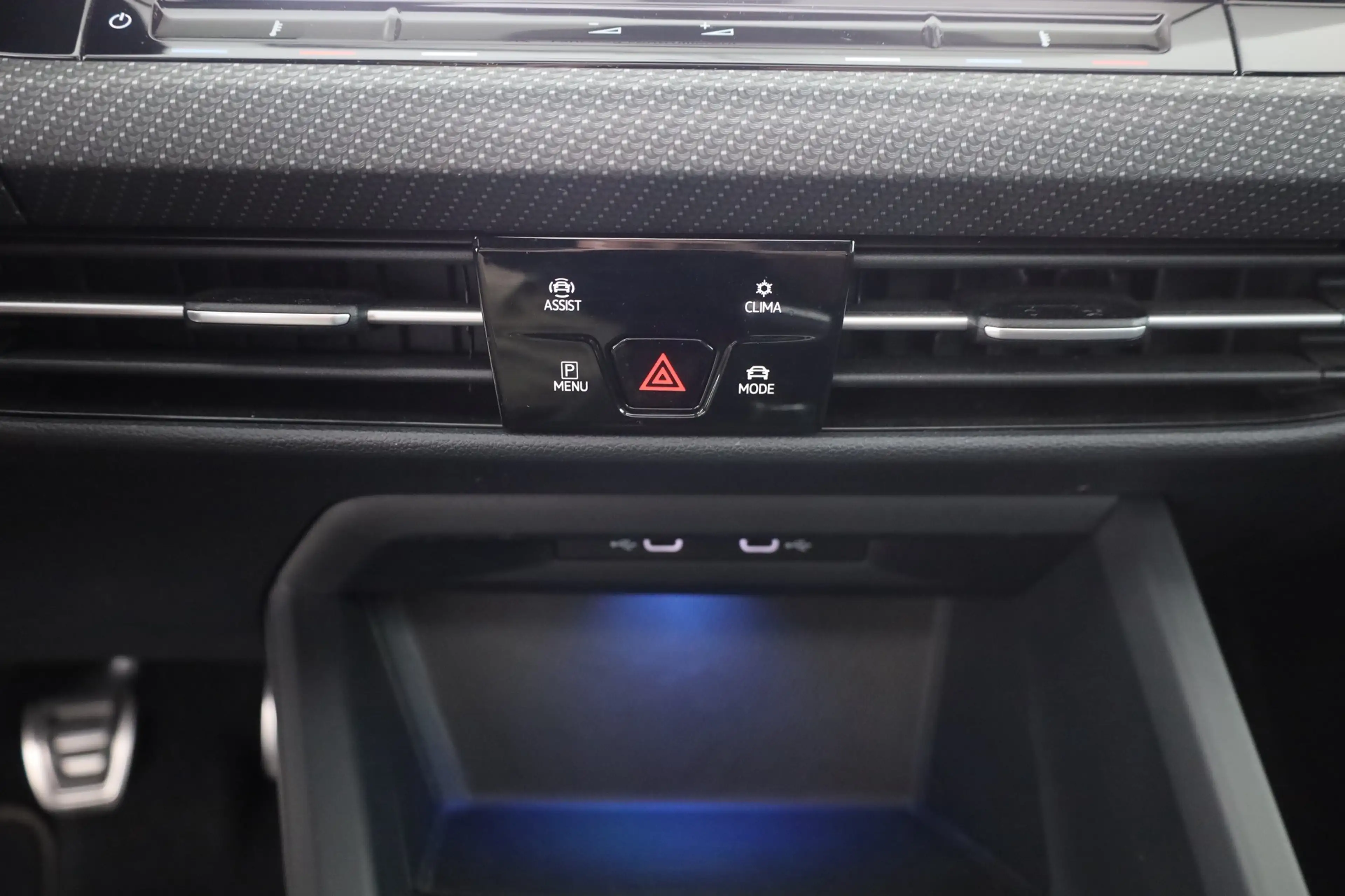 Volkswagen Golf VIII 1.5 TSI R-Line LED Panorama Navi ACC — photo 12