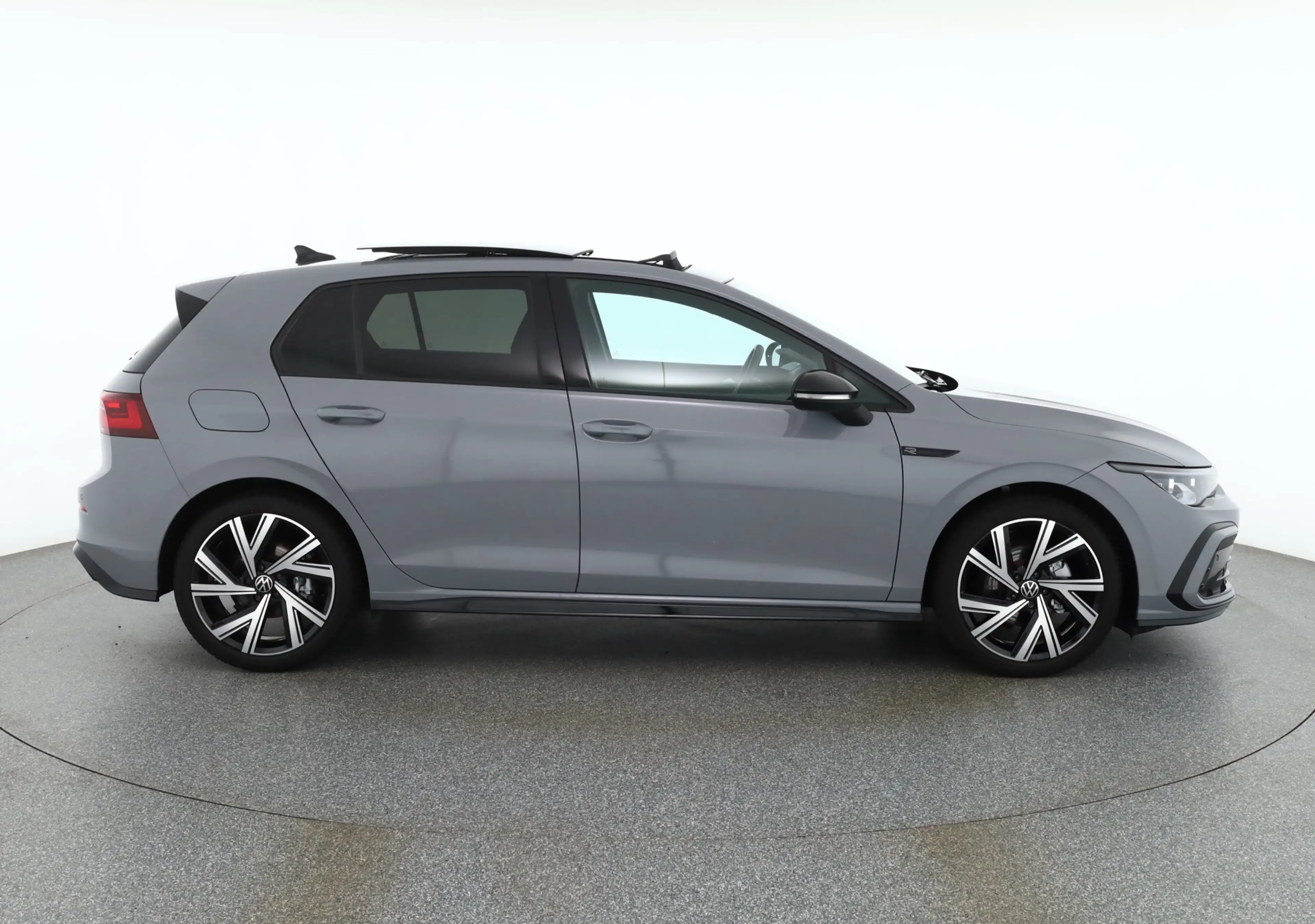 Volkswagen Golf VIII 1.5 TSI R-Line LED Panorama Navi ACC — photo 6