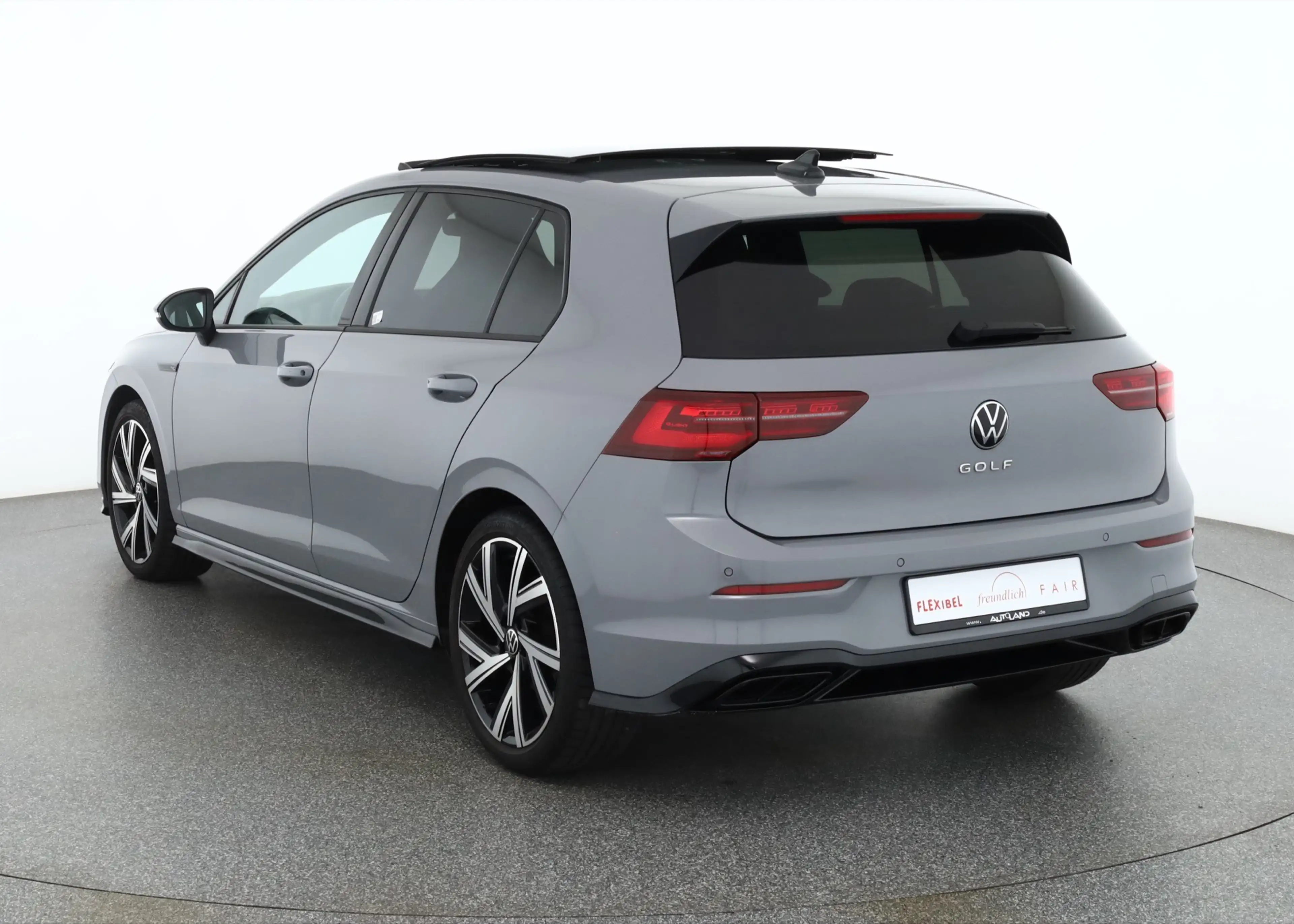 Volkswagen Golf VIII 1.5 TSI R-Line LED Panorama Navi ACC — photo 3