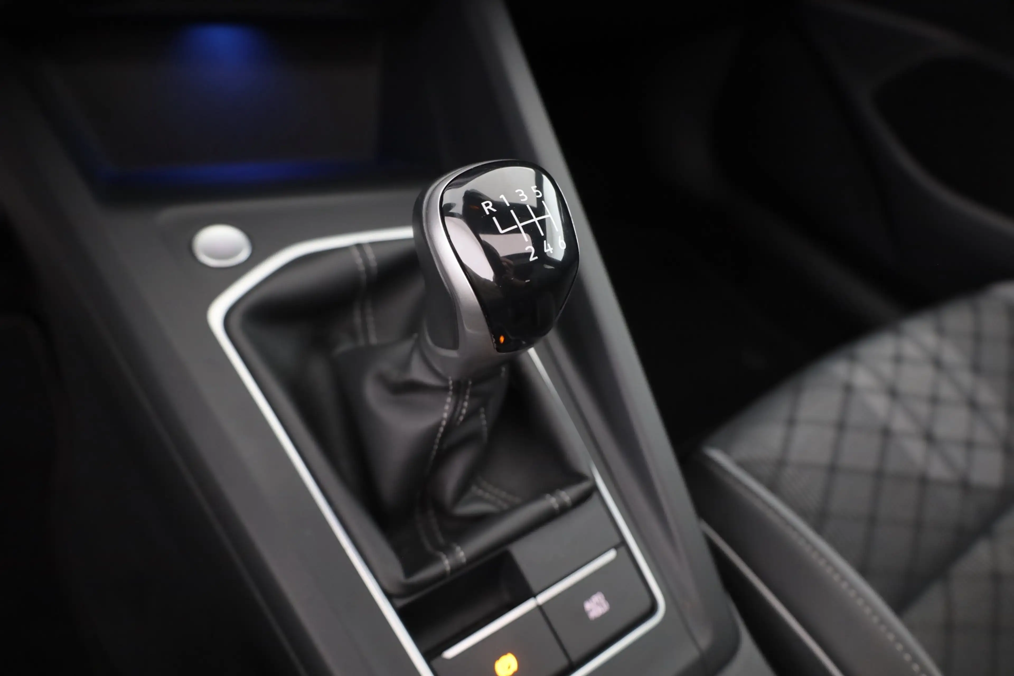 Volkswagen Golf VIII 1.5 TSI R-Line LED Panorama Navi ACC — photo 14
