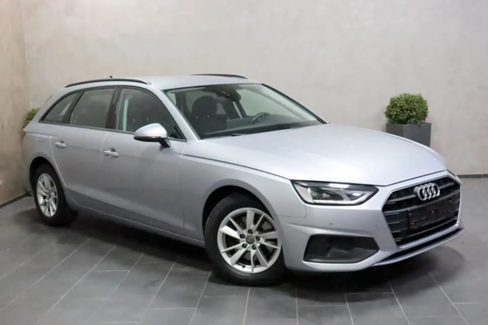 Audi A4 Avant 30 TDI Aut. AHK NAVI LED TEMP PDC SHZ Silber - 2