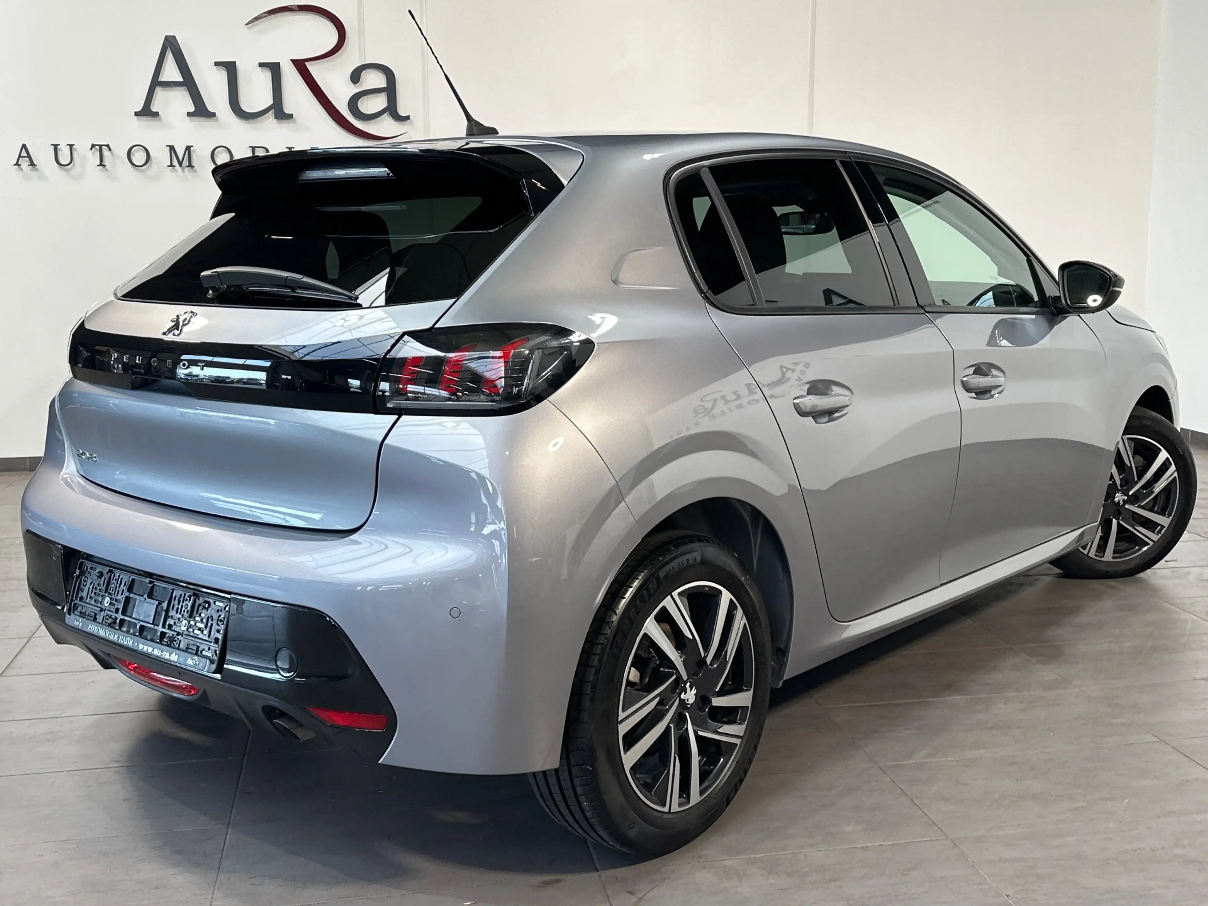 Peugeot 208 1.2 Allure PureTech LED+KAM+ACC+SHZ+KEYLESS+PDC — photo 4