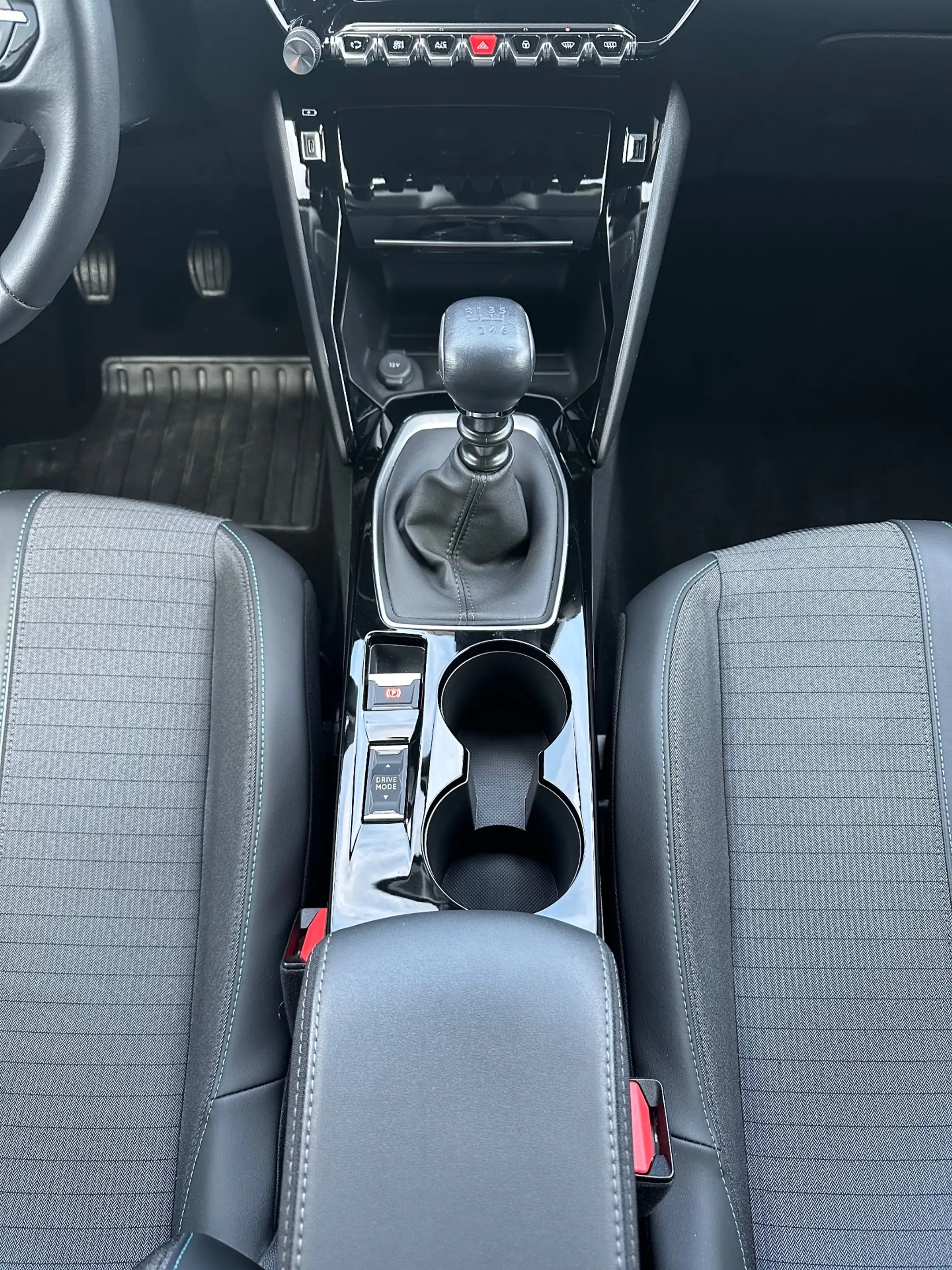 Peugeot 208 1.2 Allure PureTech LED+KAM+ACC+SHZ+KEYLESS+PDC — photo 14