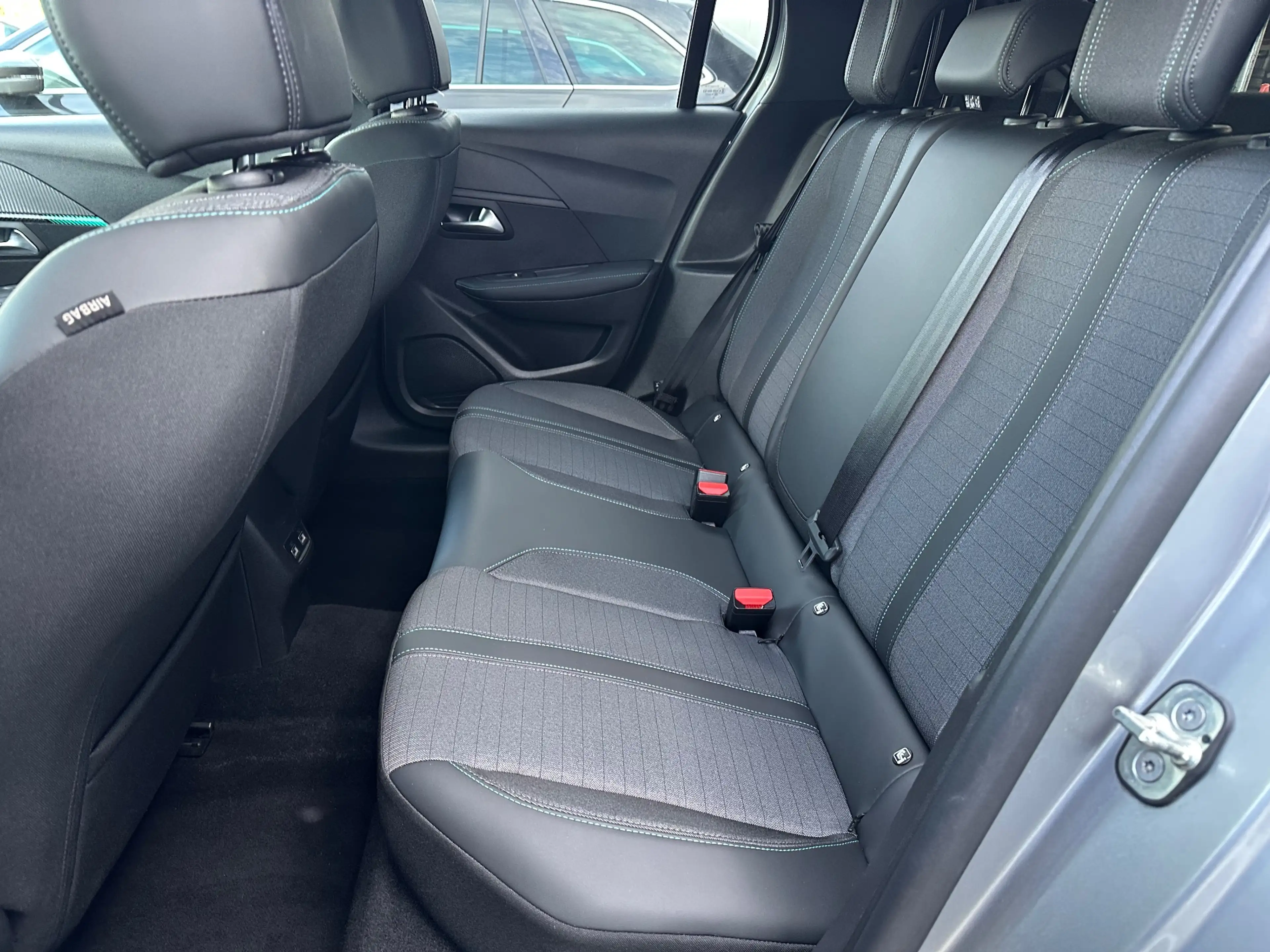 Peugeot 208 1.2 Allure PureTech LED+KAM+ACC+SHZ+KEYLESS+PDC — photo 11