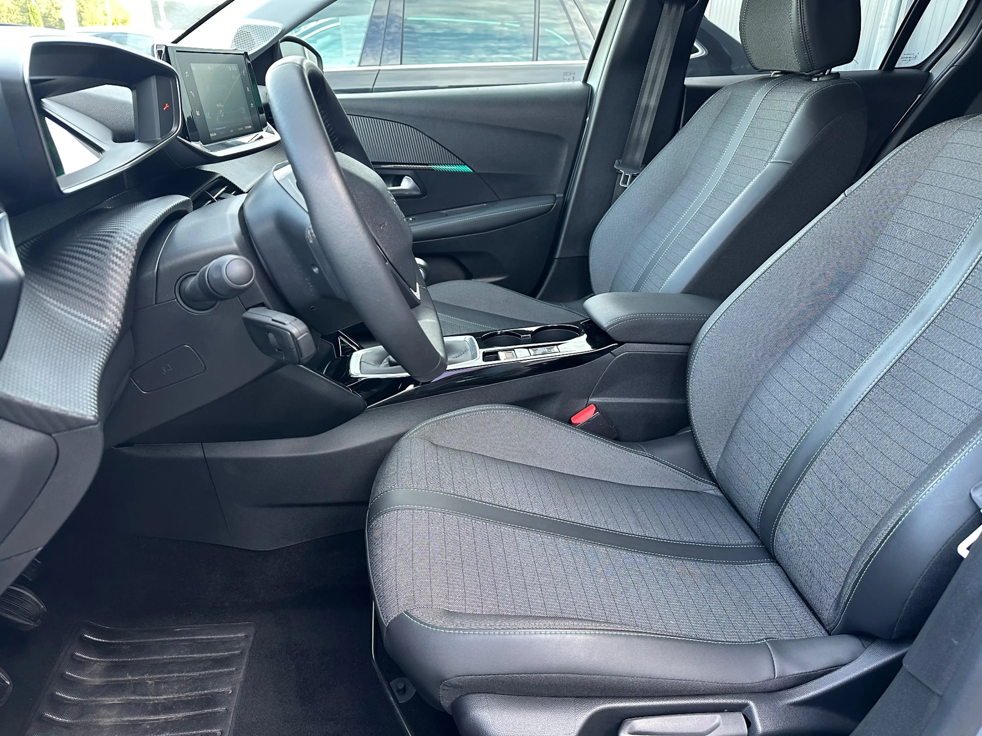 Peugeot 208 1.2 Allure PureTech LED+KAM+ACC+SHZ+KEYLESS+PDC — photo 10