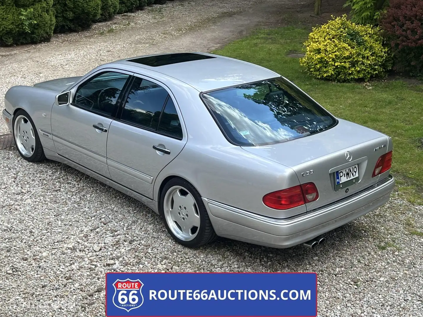 Mercedes-Benz E 55 AMG | Route 66 auctions Gris - 2