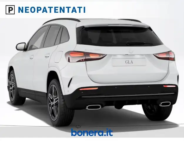 Mercedes-Benz Gla view 3