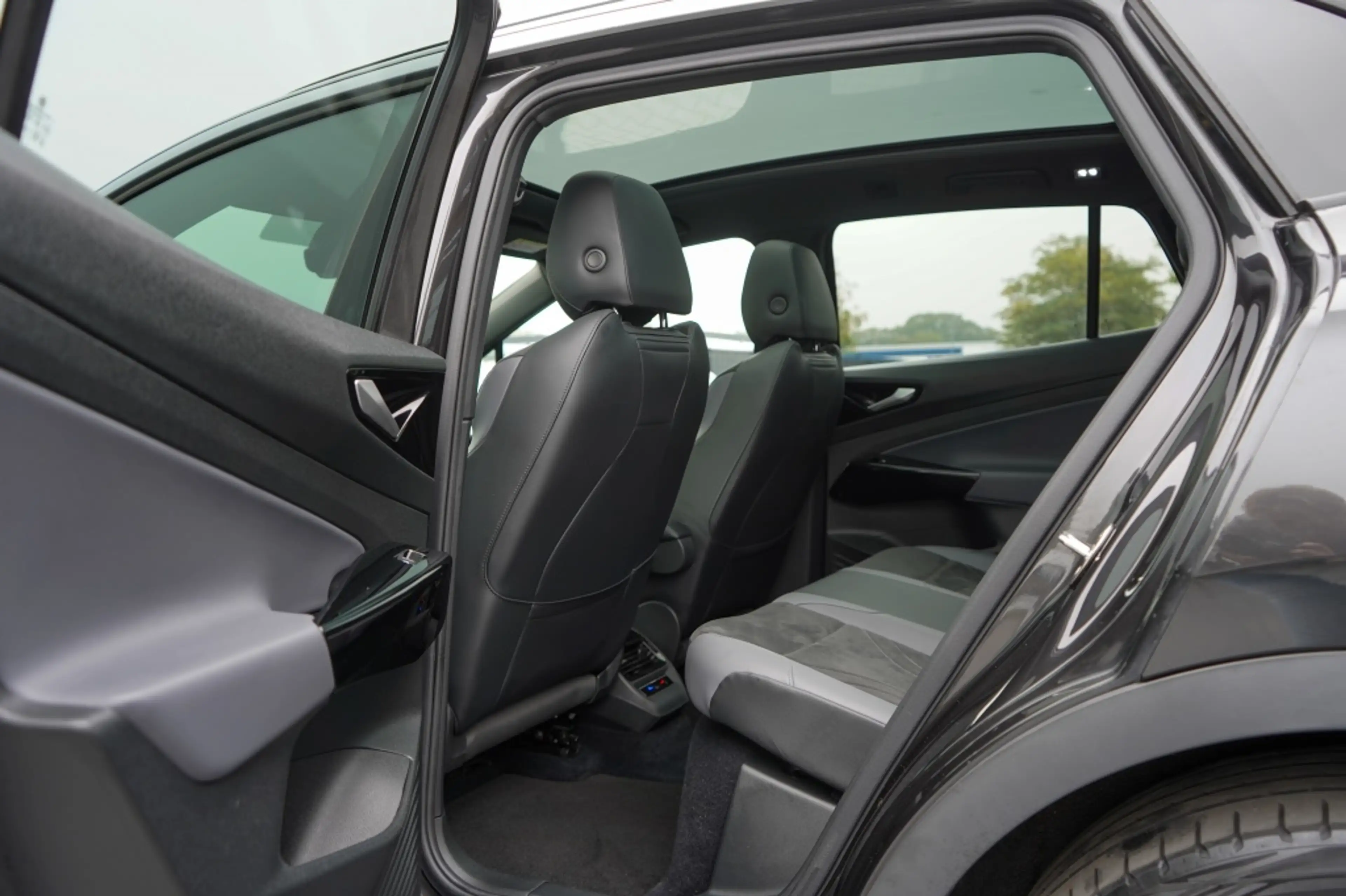 Volkswagen ID.4 Pro 77 kWh | 95,39% SOH | Pano | IQ | Massage | He — photo 7
