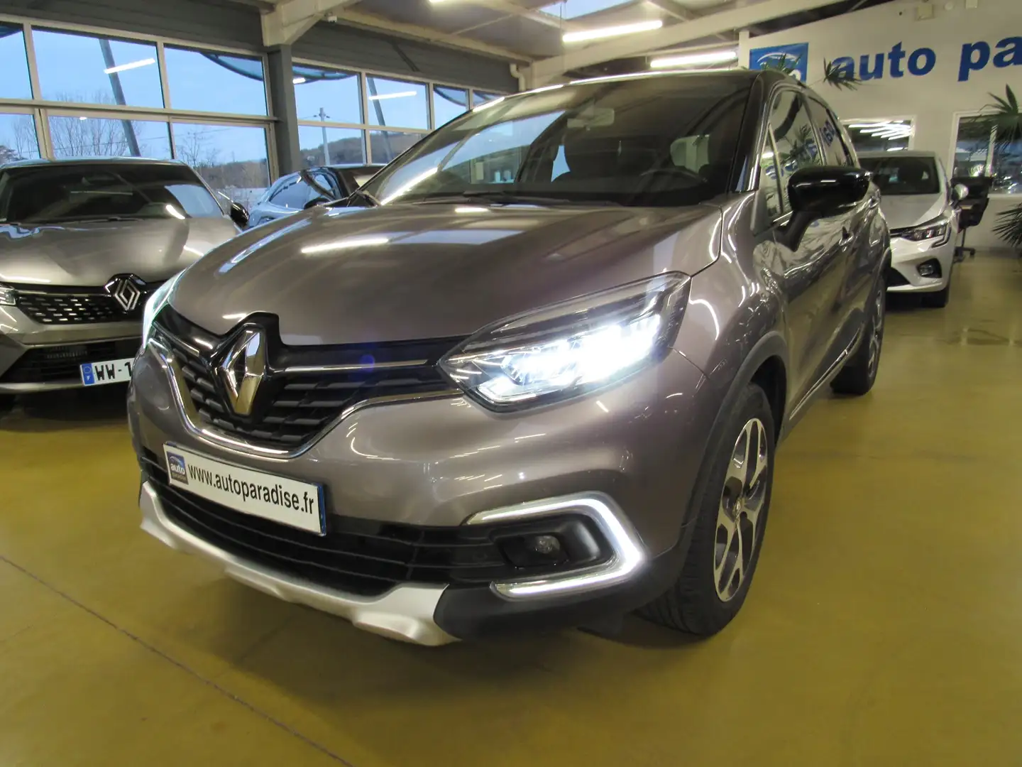 Renault Captur 1.2 TCE 120 INTENS Grau - 1
