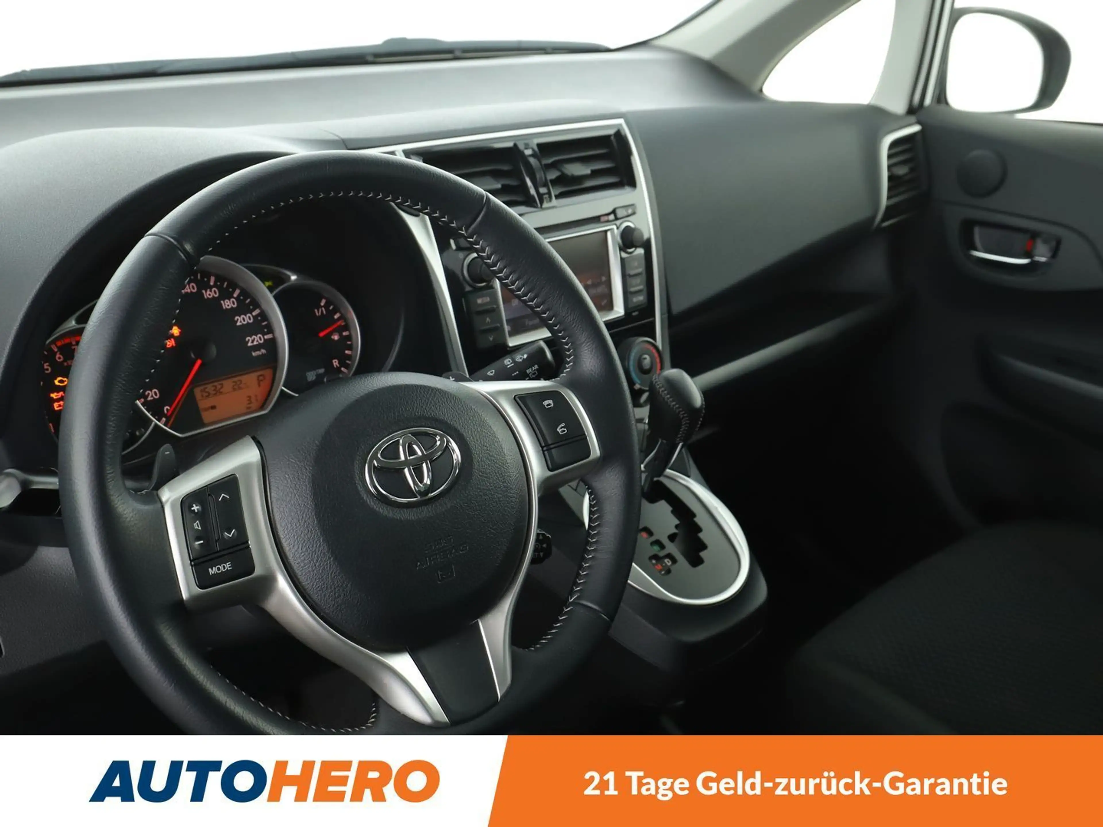 Toyota Verso-S 1.33 Dual VVT-i Life Aut.*TEMPO*KLIMA* — photo 11