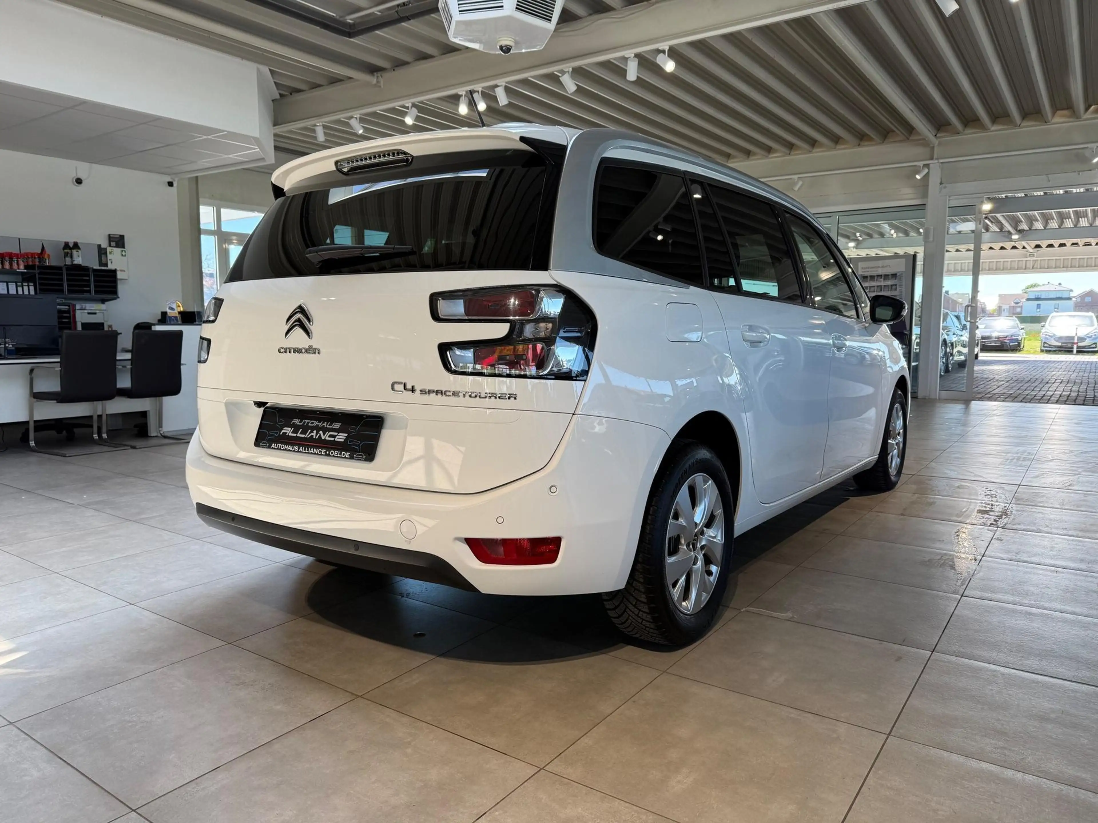 Citroen C4 Picasso Grand Spacetourer 1.5 BlueHDi 130 FAP Selection... — photo 4