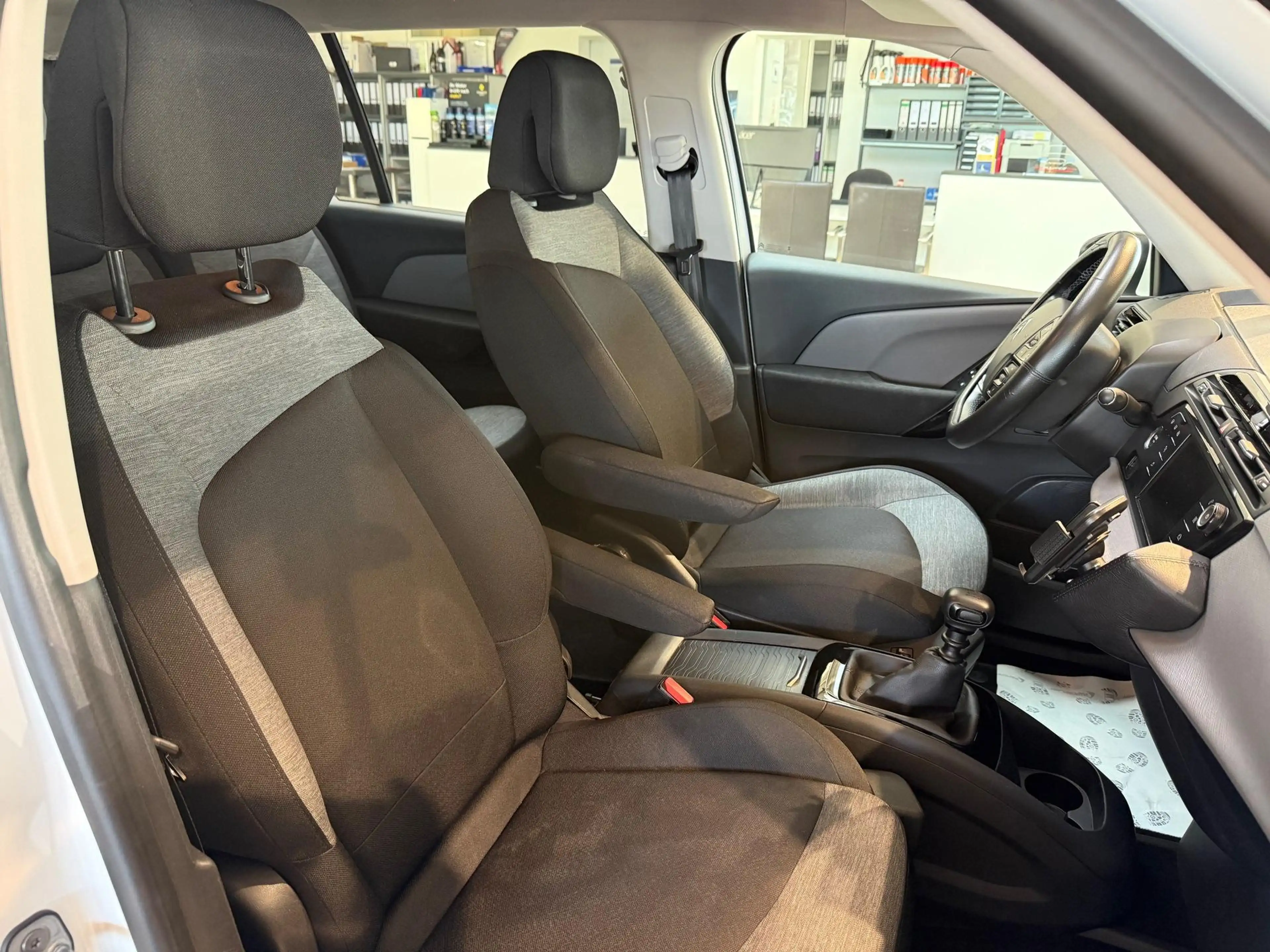 Citroen C4 Picasso Grand Spacetourer 1.5 BlueHDi 130 FAP Selection... — photo 10