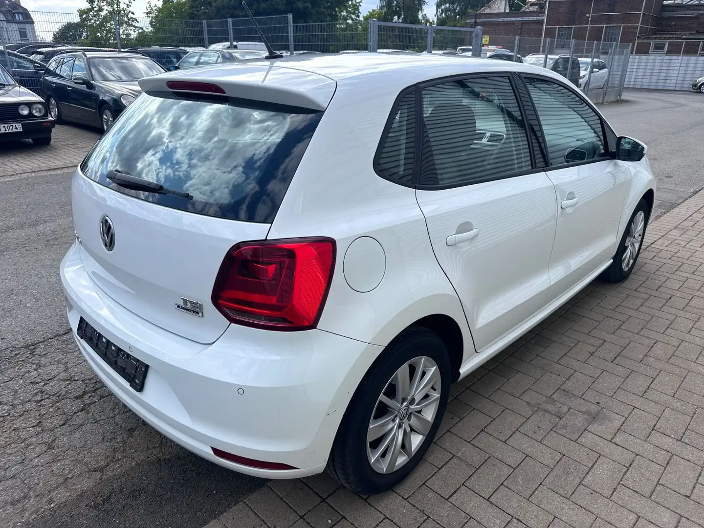 Volkswagen Polo V Highline BMT/Automatik/Alu/PDC/5trg/Klima Wit - 2