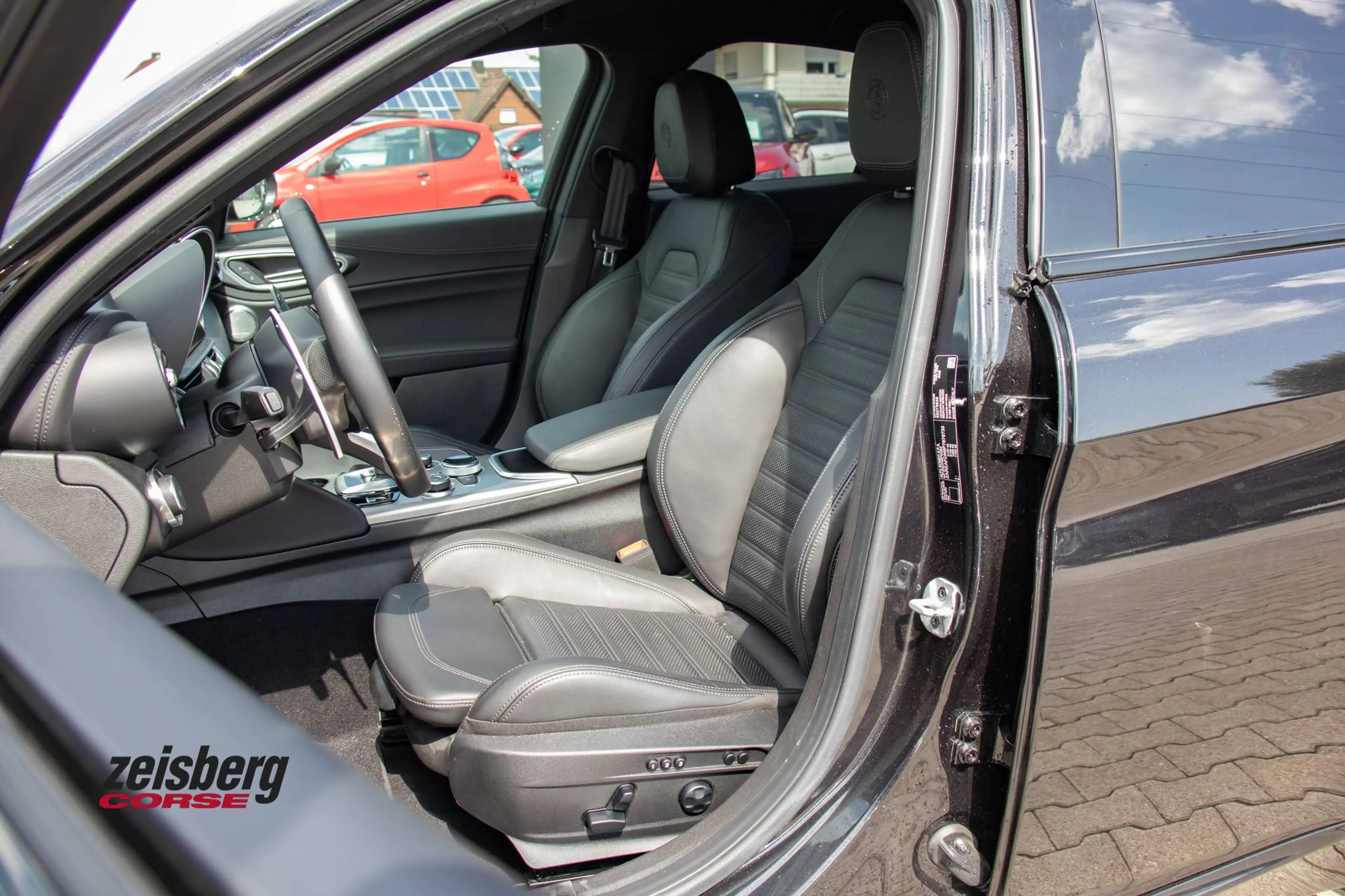 Alfa Romeo Giulia Veloce 2.0 Turbo AT8-Q4 Prem.-Paket — photo 11