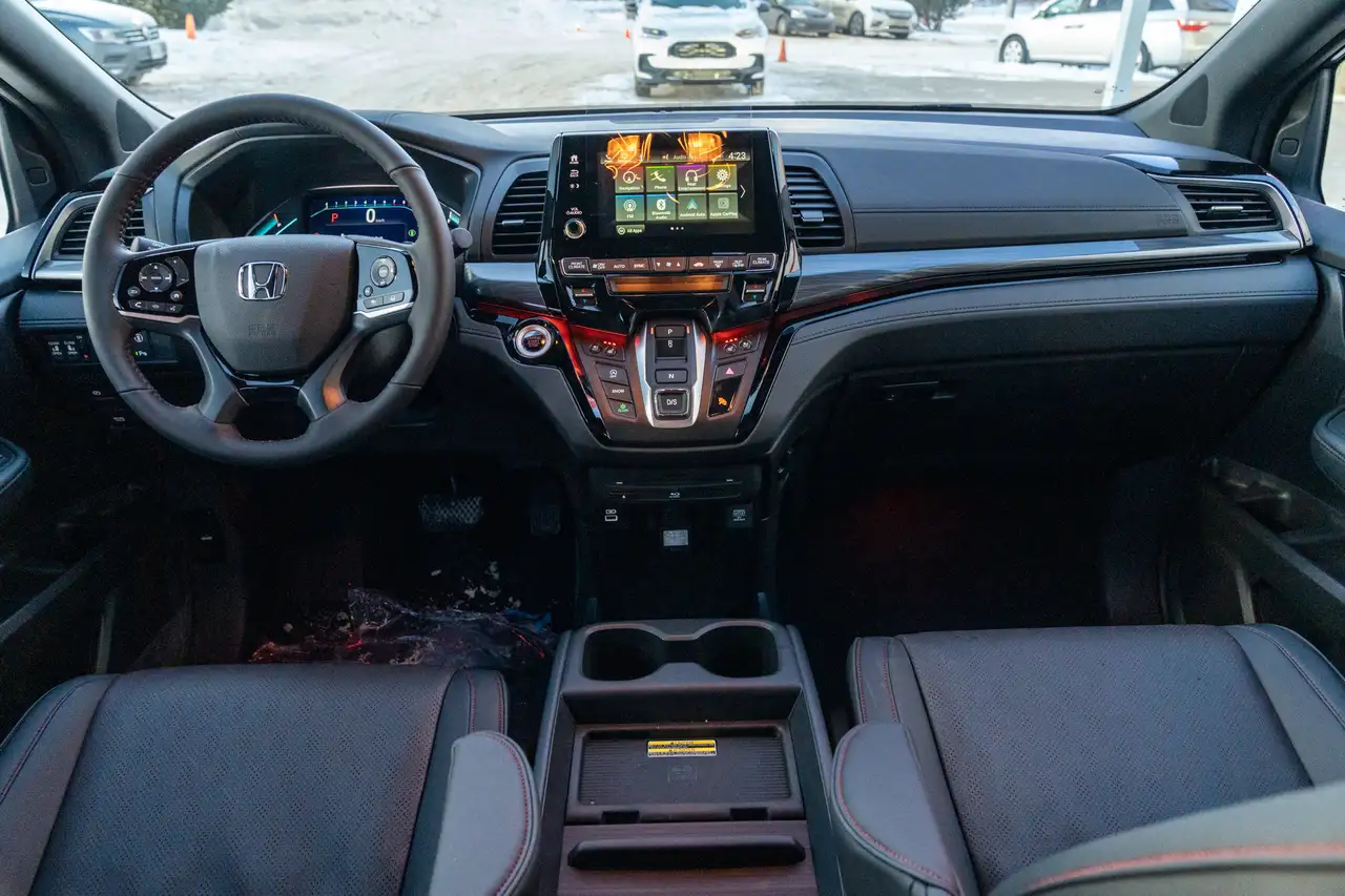 Honda Odyssey снимка Honda Odyssey