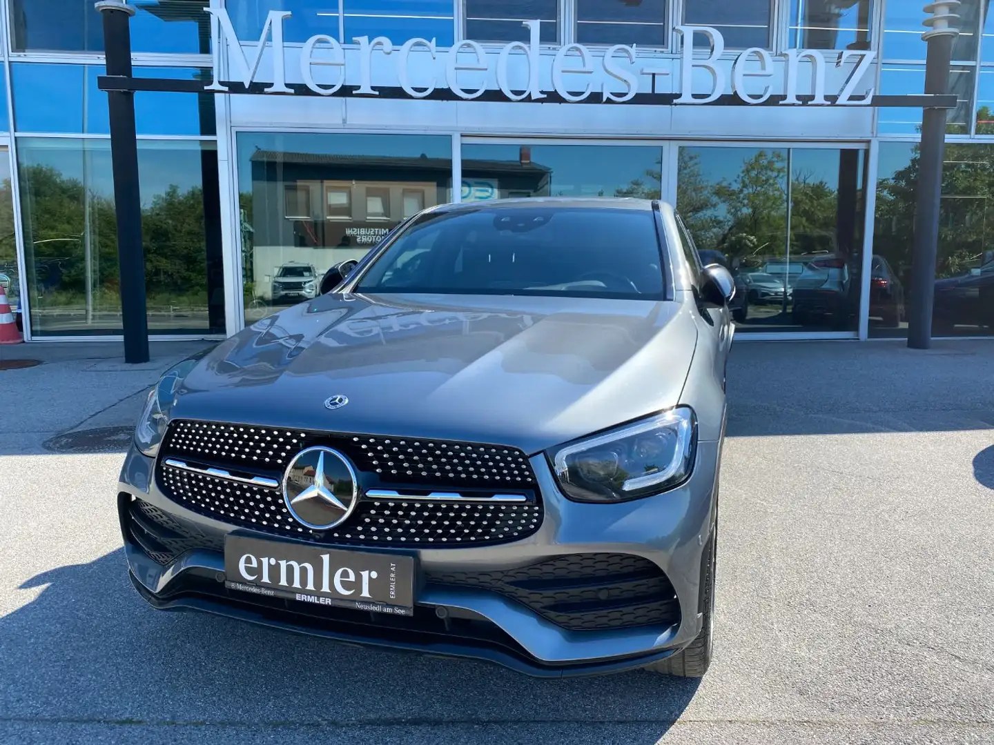 Mercedes-Benz GLC 300 e 4MATIC Coupé AMG KeyGo Night CarPlay Grau - 2