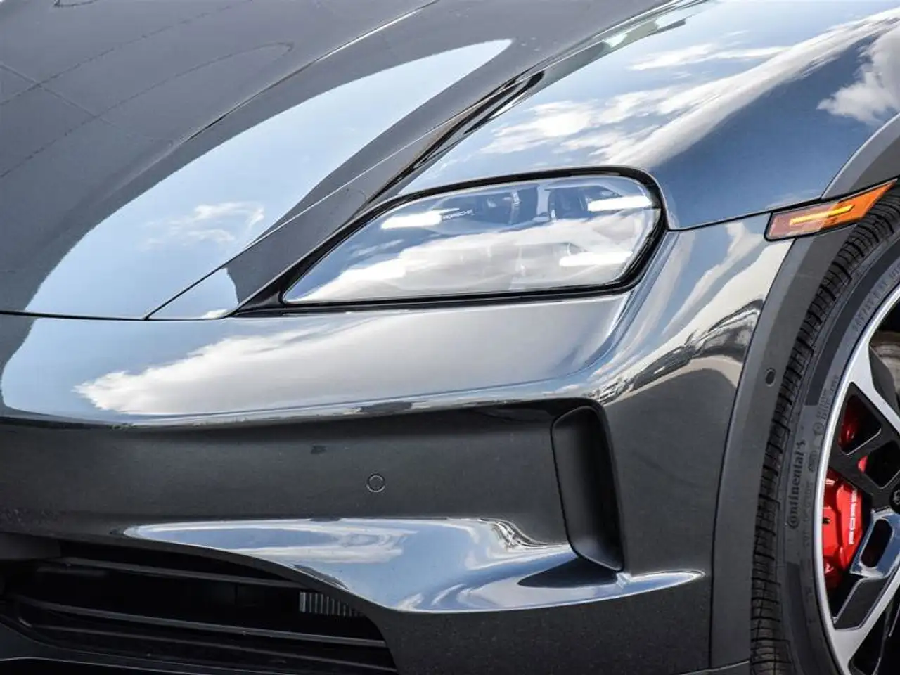 Porsche Taycan снимка Porsche Taycan