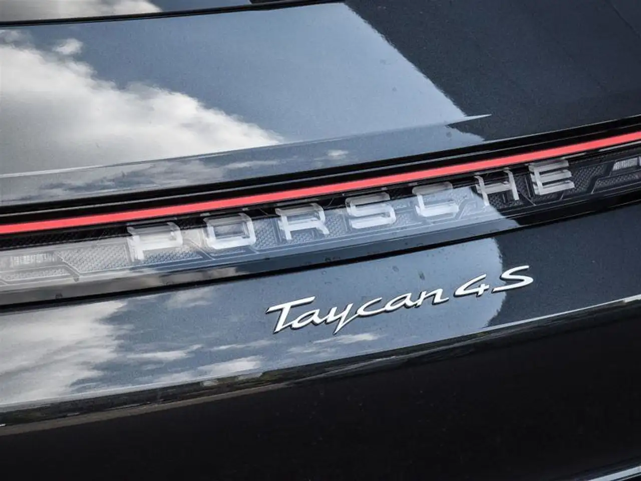 Porsche Taycan снимка Porsche Taycan
