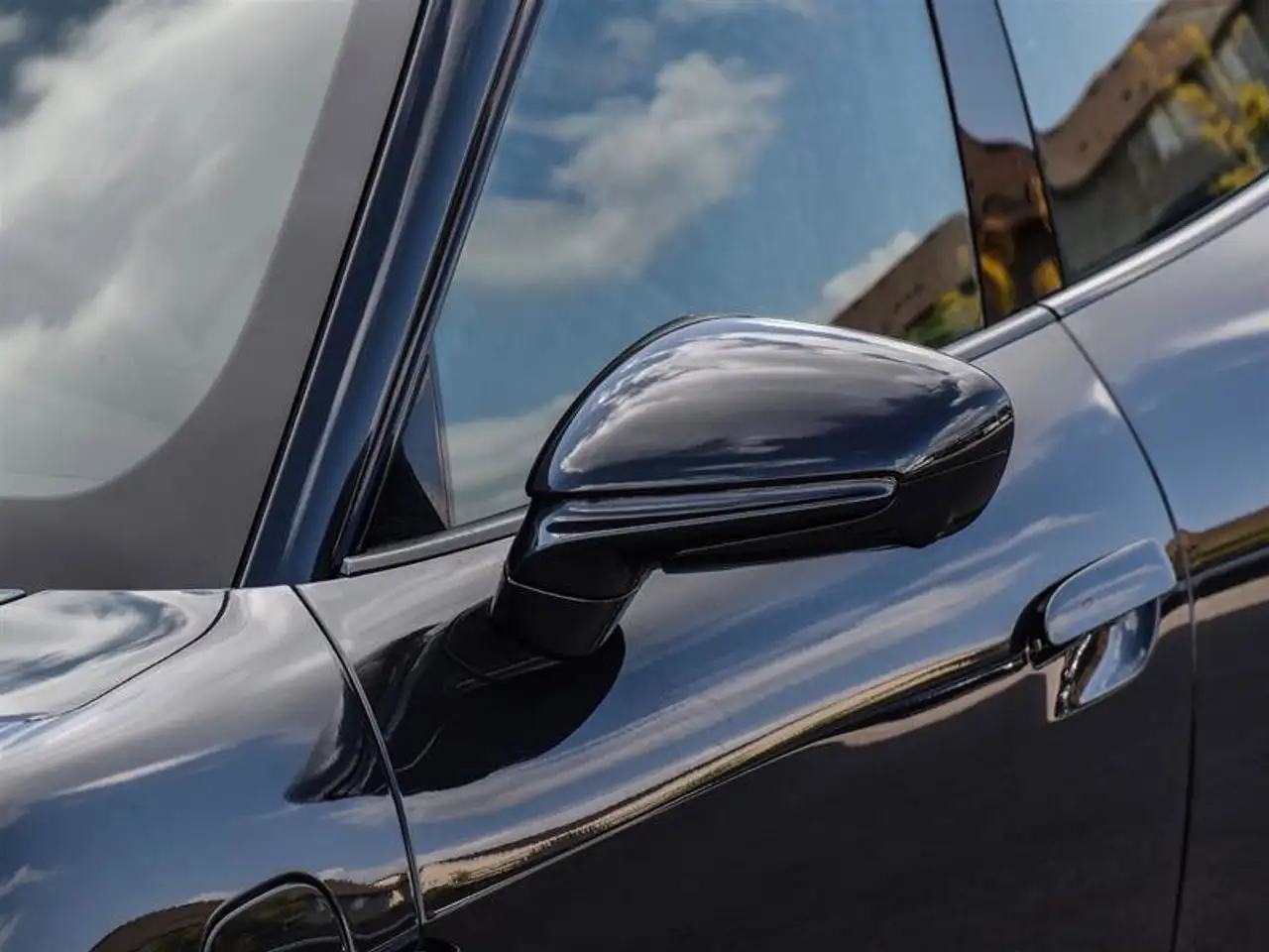 Porsche Taycan снимка Porsche Taycan