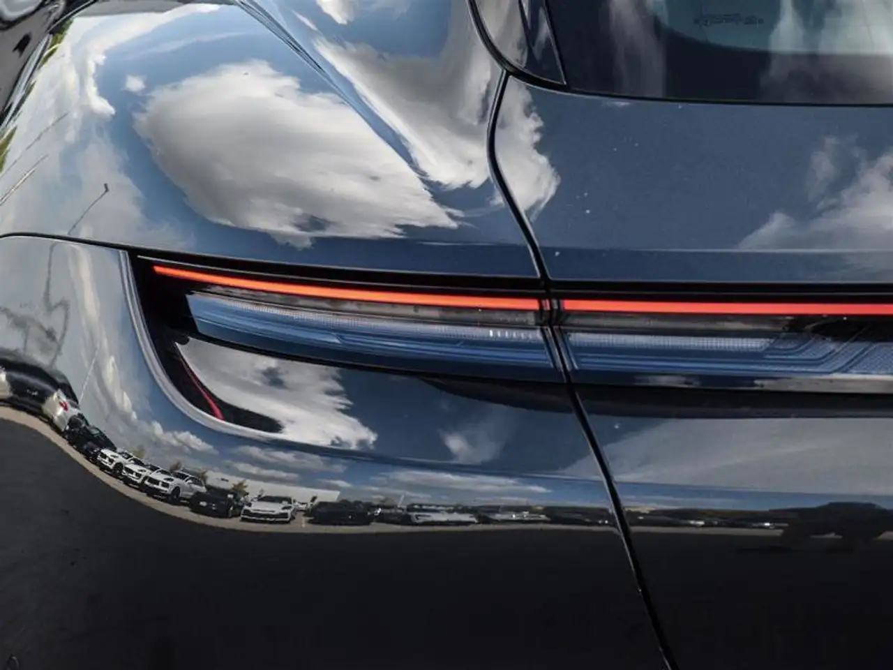 Porsche Taycan снимка Porsche Taycan