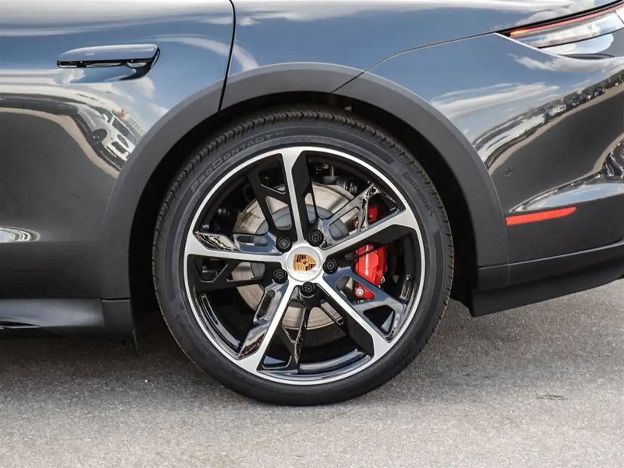 Porsche Taycan снимка Porsche Taycan