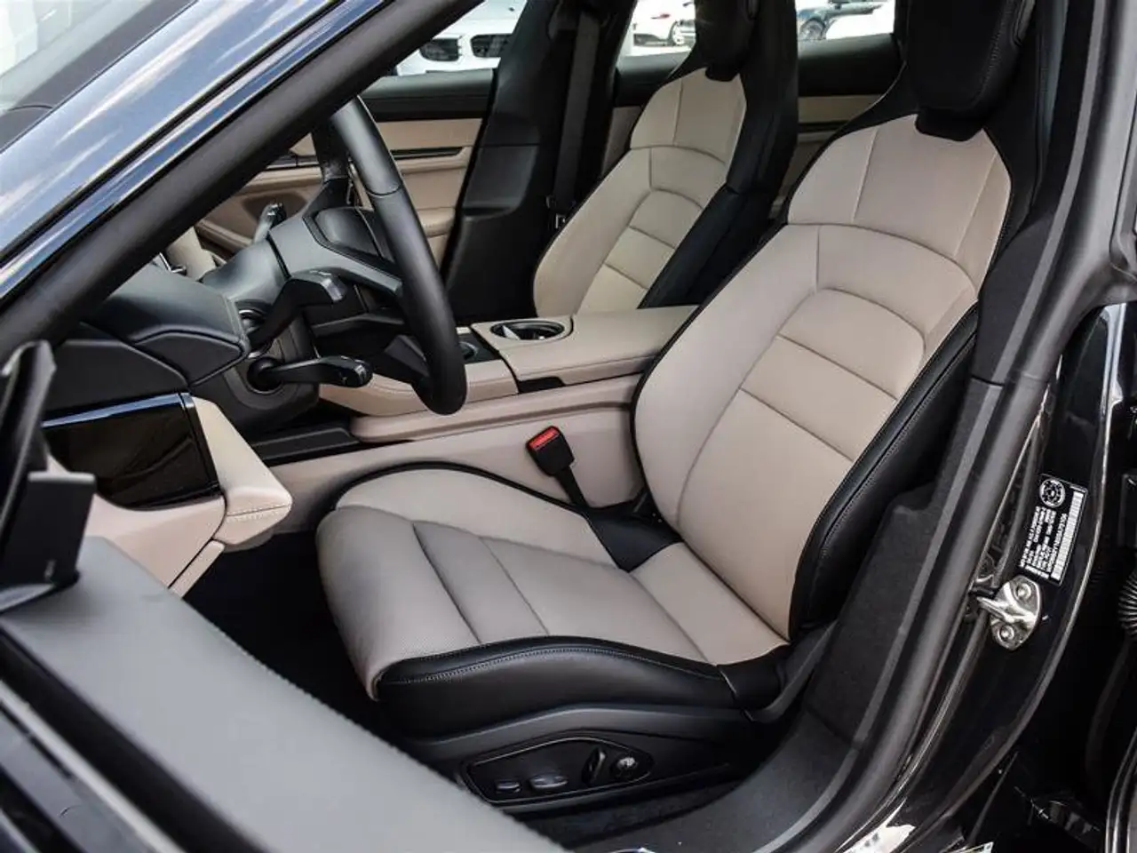 Porsche Taycan снимка Porsche Taycan