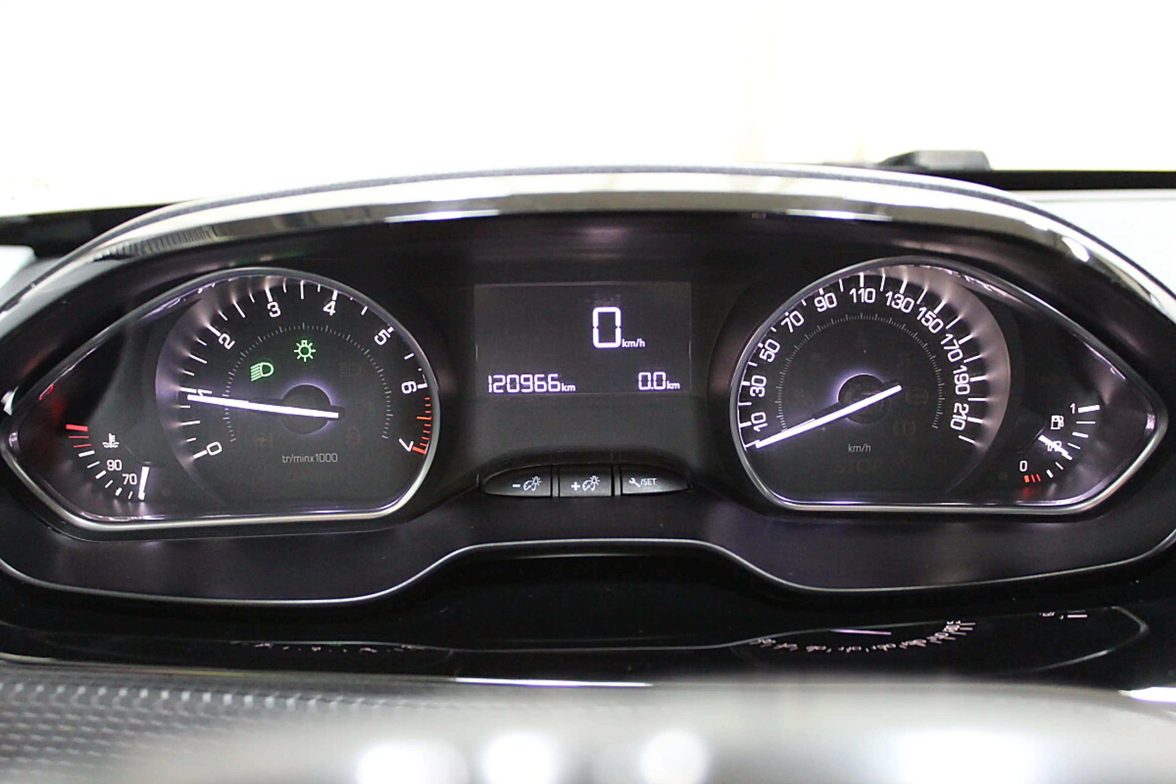 Peugeot 208 GT Line 1,2 PureTech 110 S&S — photo 12