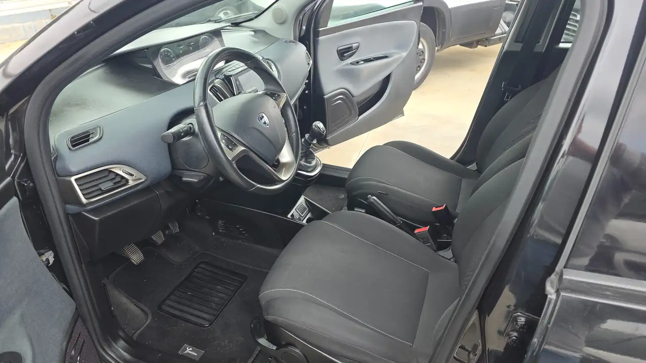 Lancia Ypsilon 2022 — фото 13