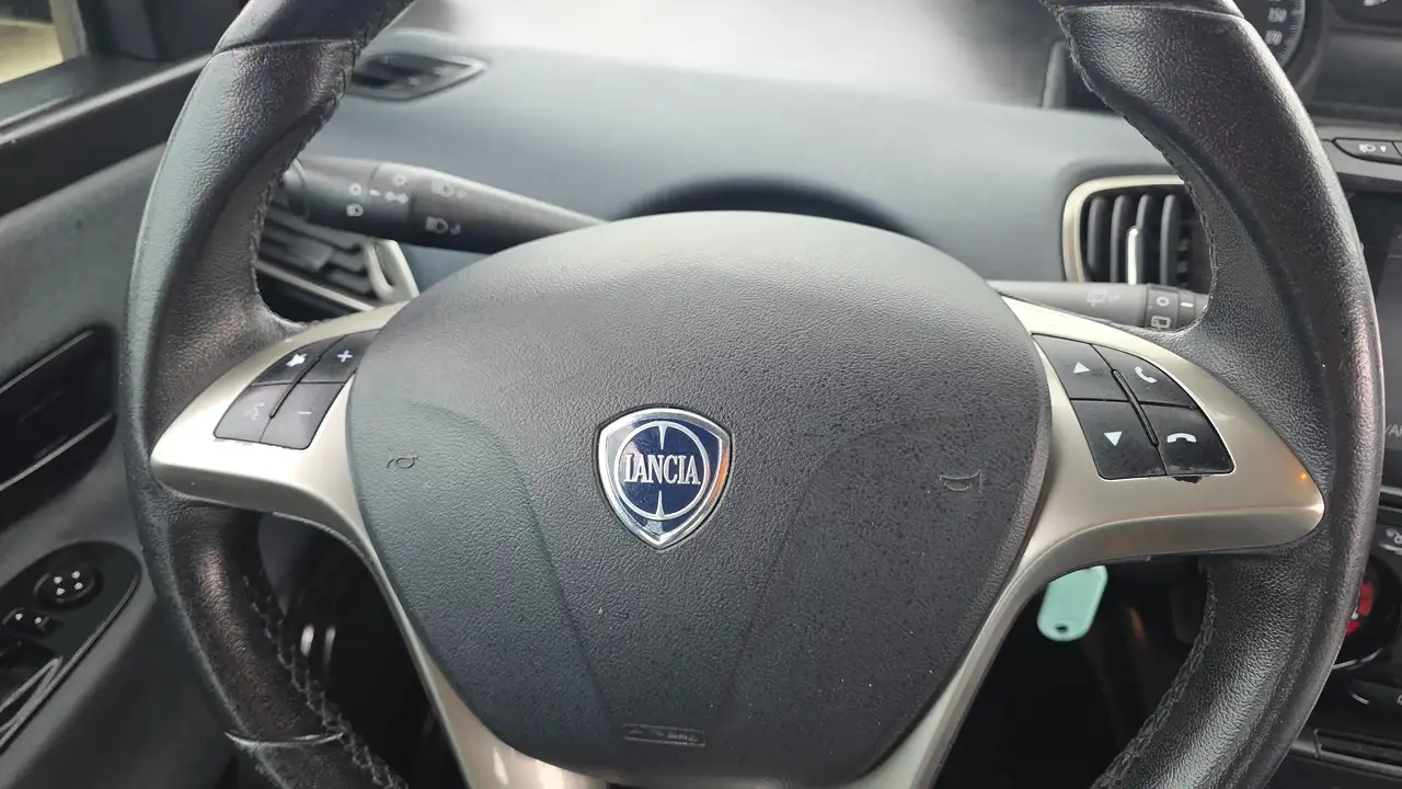 Lancia Ypsilon 2022 — фото 10