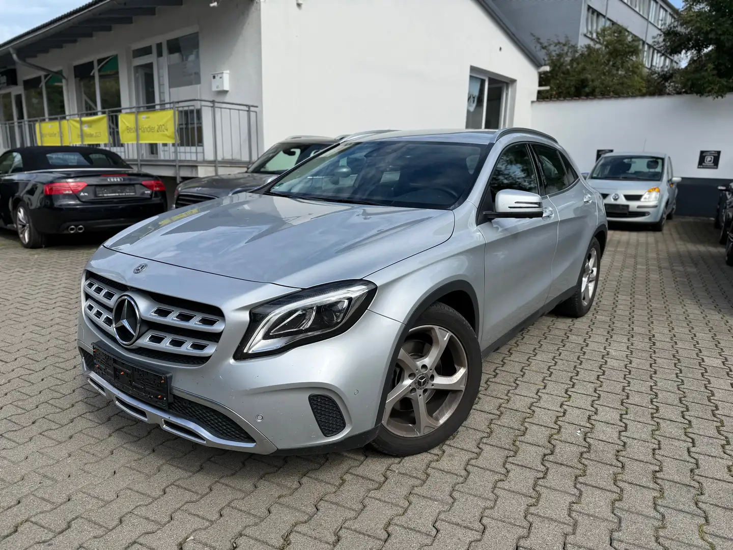 Mercedes-Benz GLA 220 4Matic Urban*360°Kamera*Fernlichtassis*LED*8,0" Argent - 1