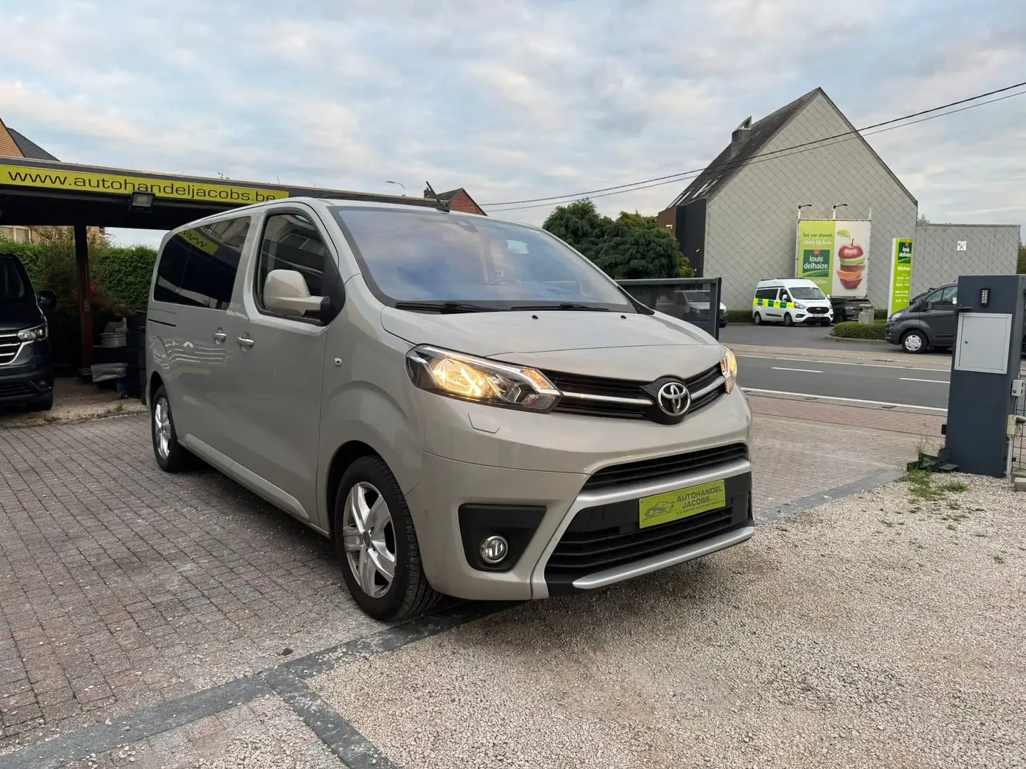 Toyota Proace 2.0d * 8 ZITPL *AUT *AUT SCHUIFDEUREN * FULL OPTIE Beige - 1