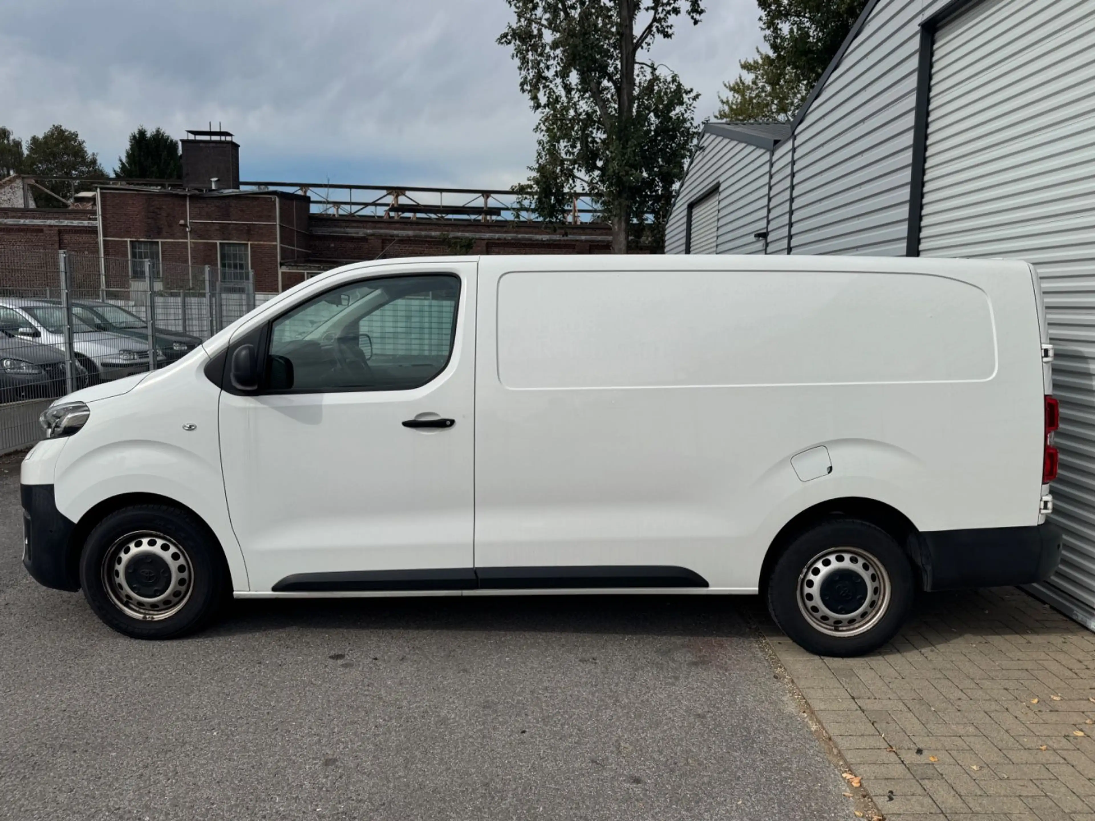 Toyota Proace L2 2.0D-4D Kasten Meister-1.Hand-Kamera — photo 3
