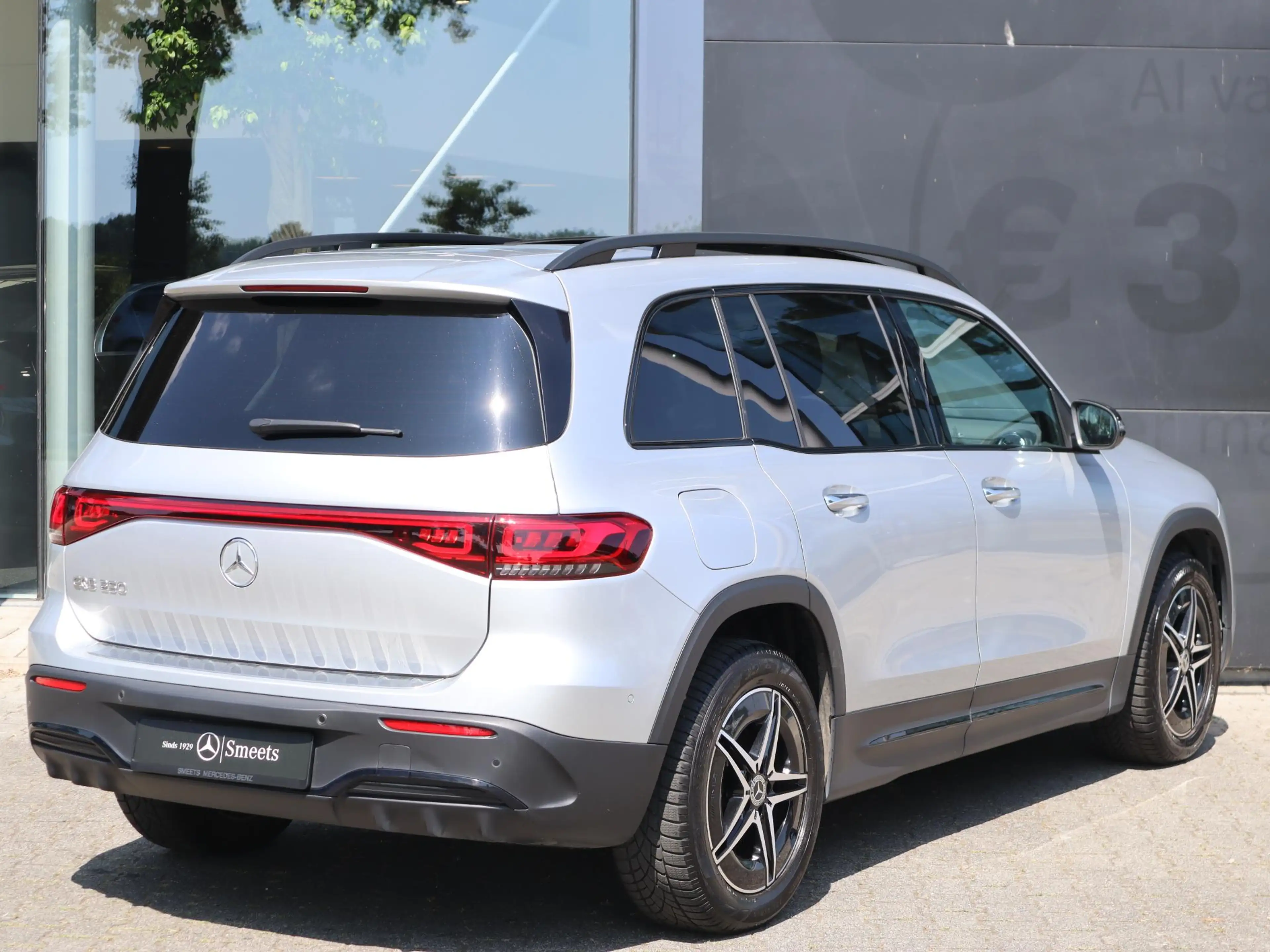 Mercedes-Benz EQB 250 AMG Line 7p. 67 kWh — photo 2