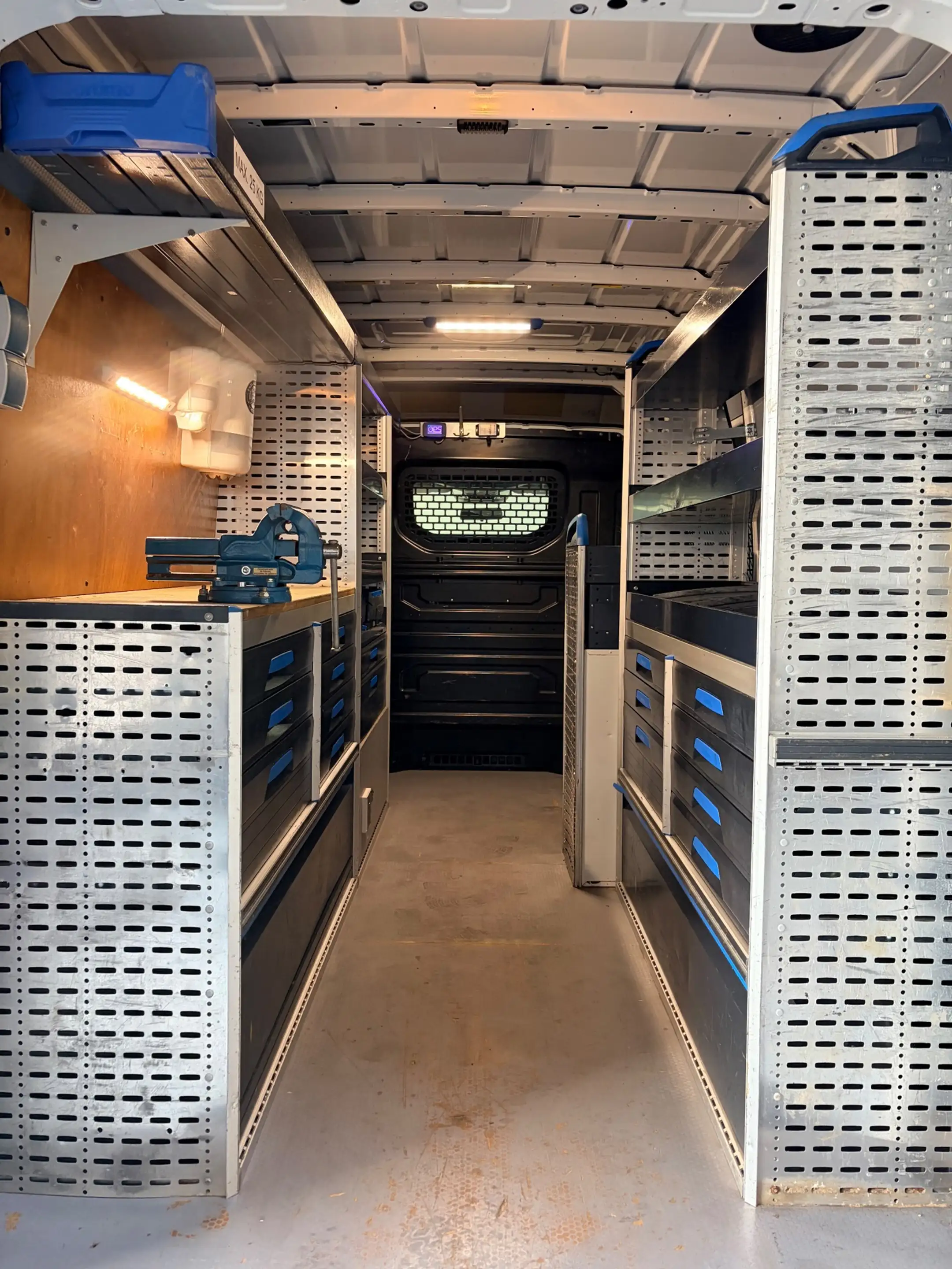 Volkswagen Crafter Servicewagen 35 2.0 TDI 140pk L3H3 Highline Sortim — photo 2