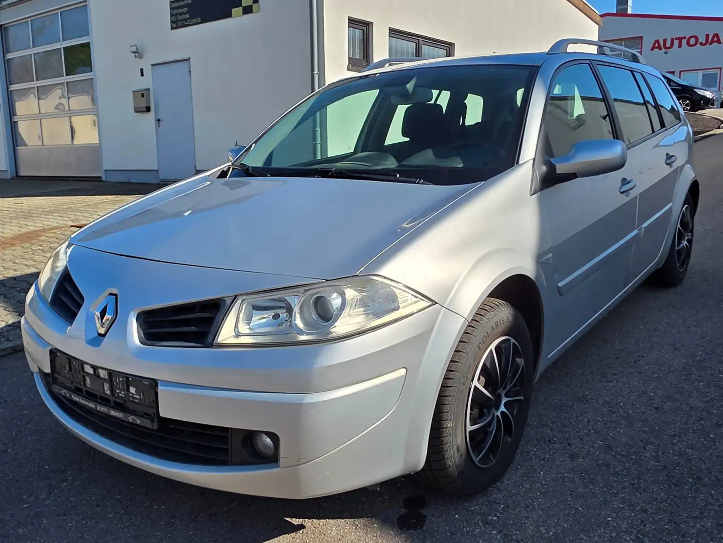 Renault Megane 1.9 dCi FAP Grandtour Exception 6Gang Silber - 1