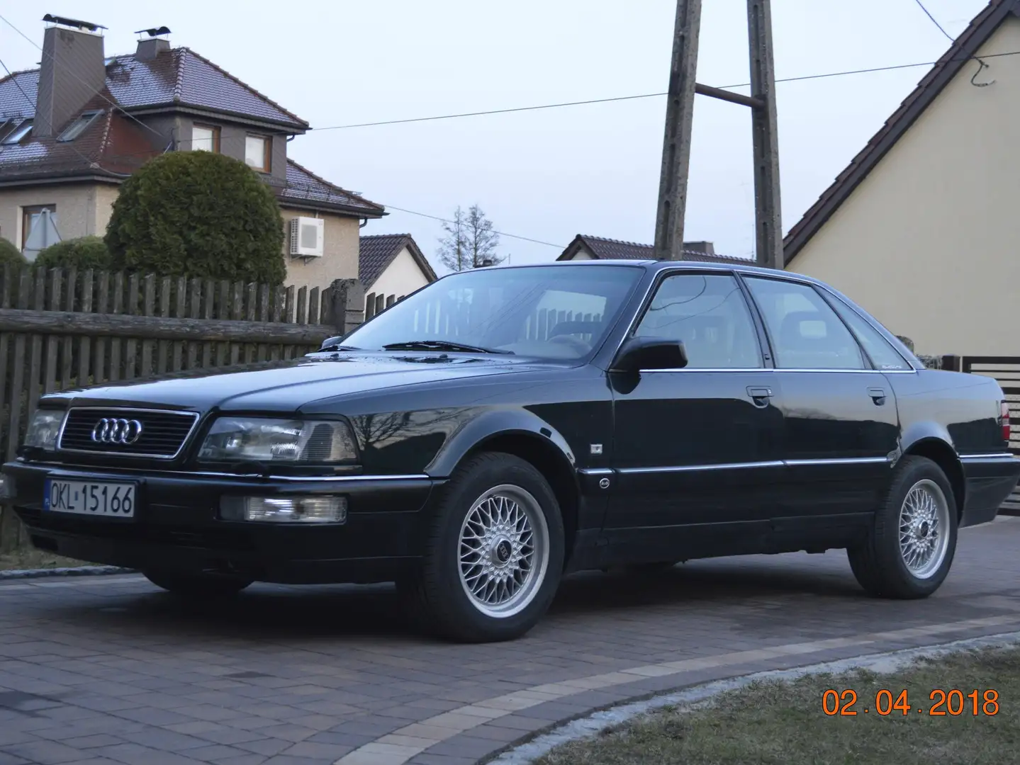 Audi V8 Auto befindet zich in Polen Grün - 2