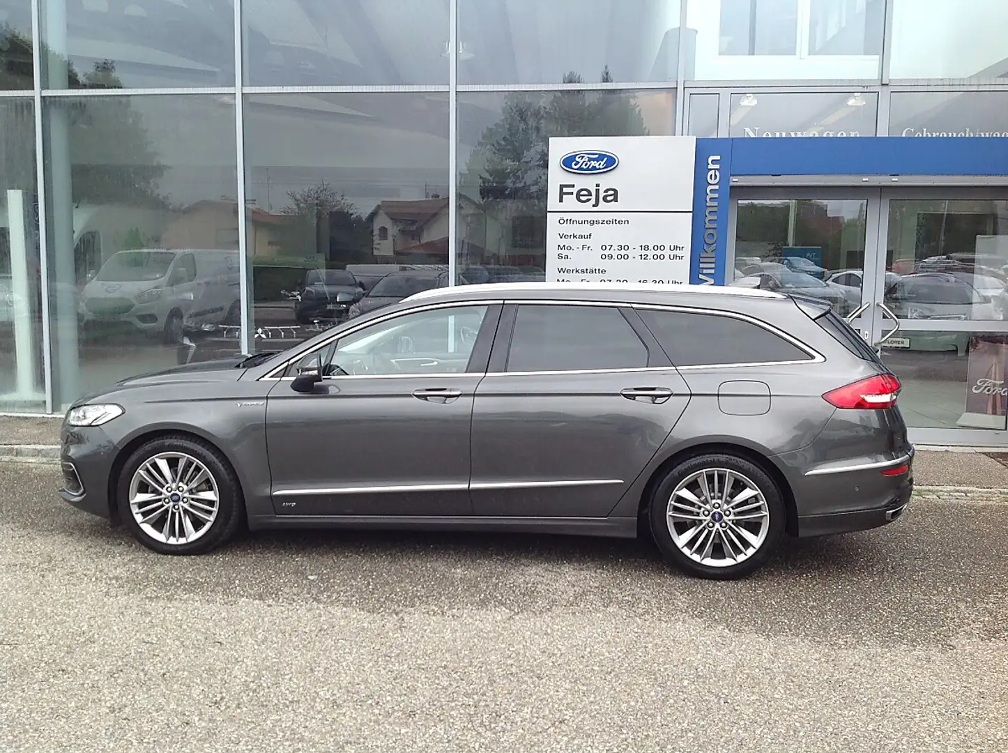 Ford Mondeo Traveller Vignale 2,0 EcoBlue SCR Aut. ALLRAD Grau - 2