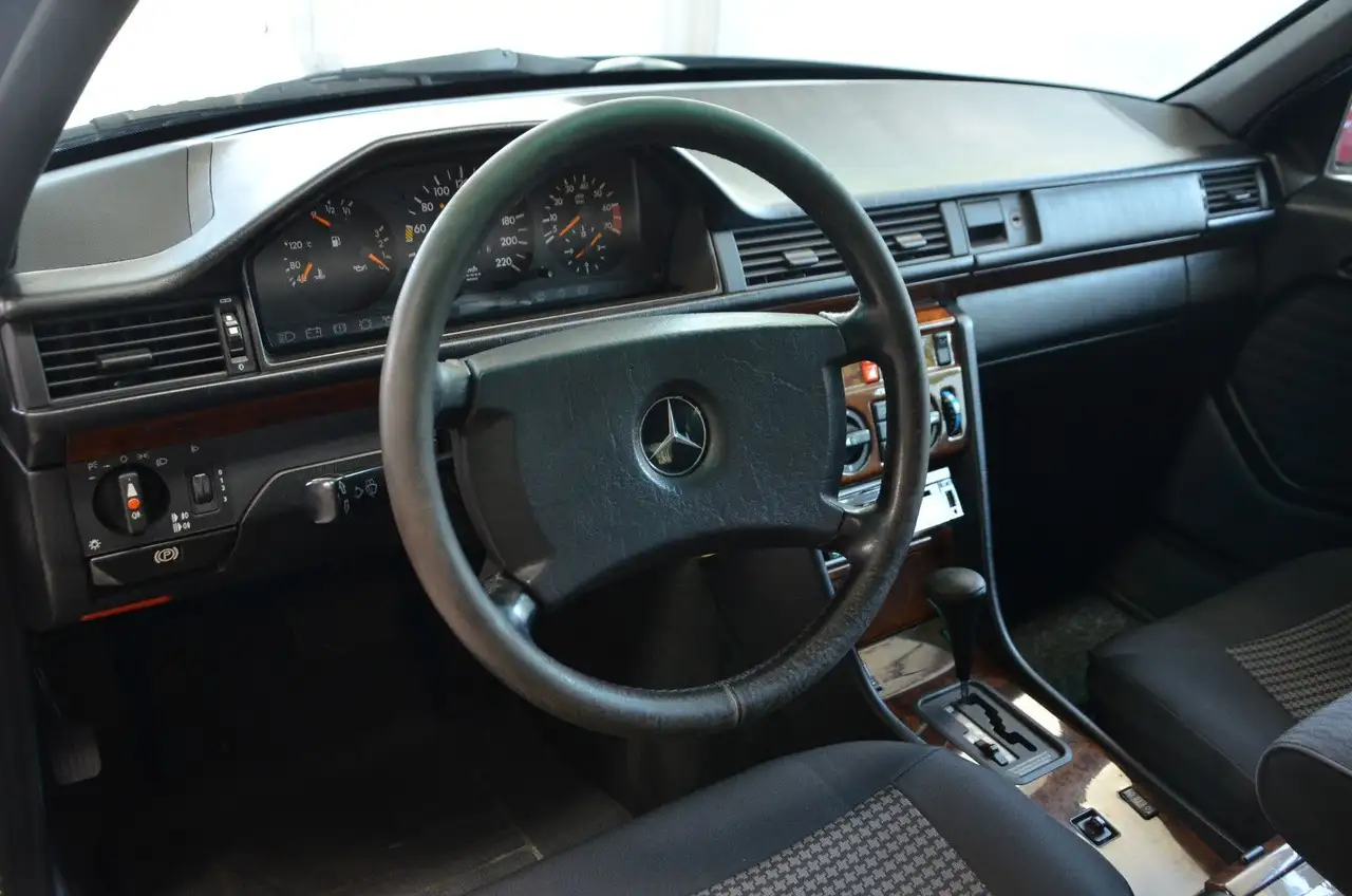 Mercedes-Benz 230 E W124 *AUTOMATIK*KLIMA*H-KENNZEICHEN*, foto 10
