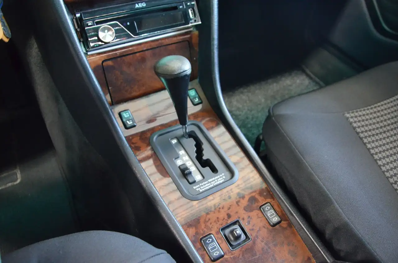 Mercedes-Benz 230 E W124 *AUTOMATIK*KLIMA*H-KENNZEICHEN*, foto 12