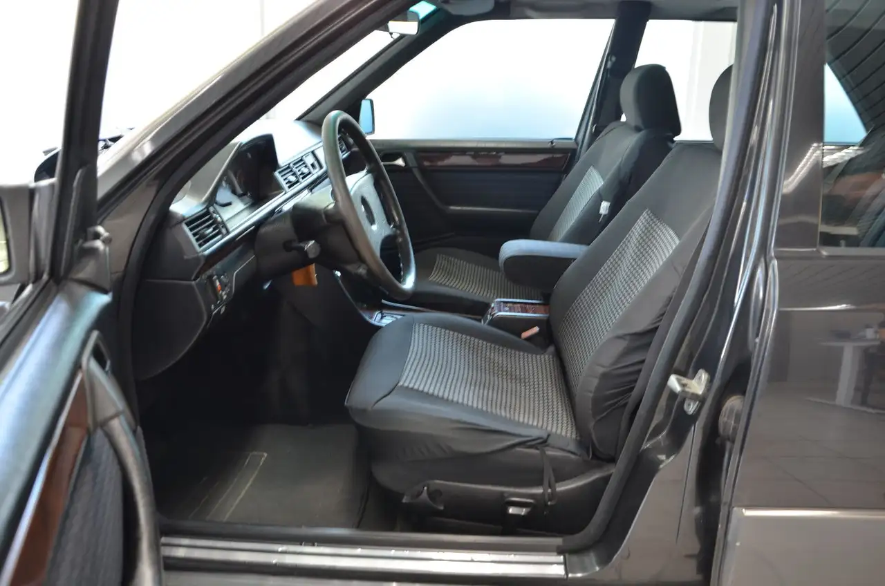 Mercedes-Benz 230 E W124 *AUTOMATIK*KLIMA*H-KENNZEICHEN*, foto 8