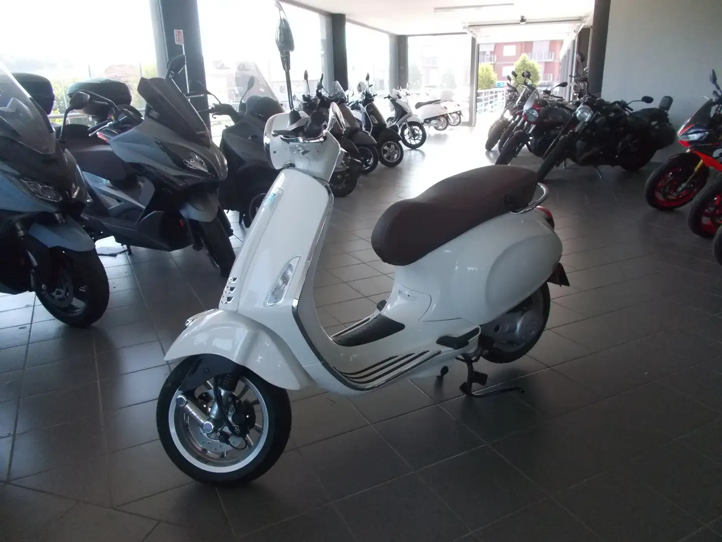 Vespa Primavera 50 Weiß - 1