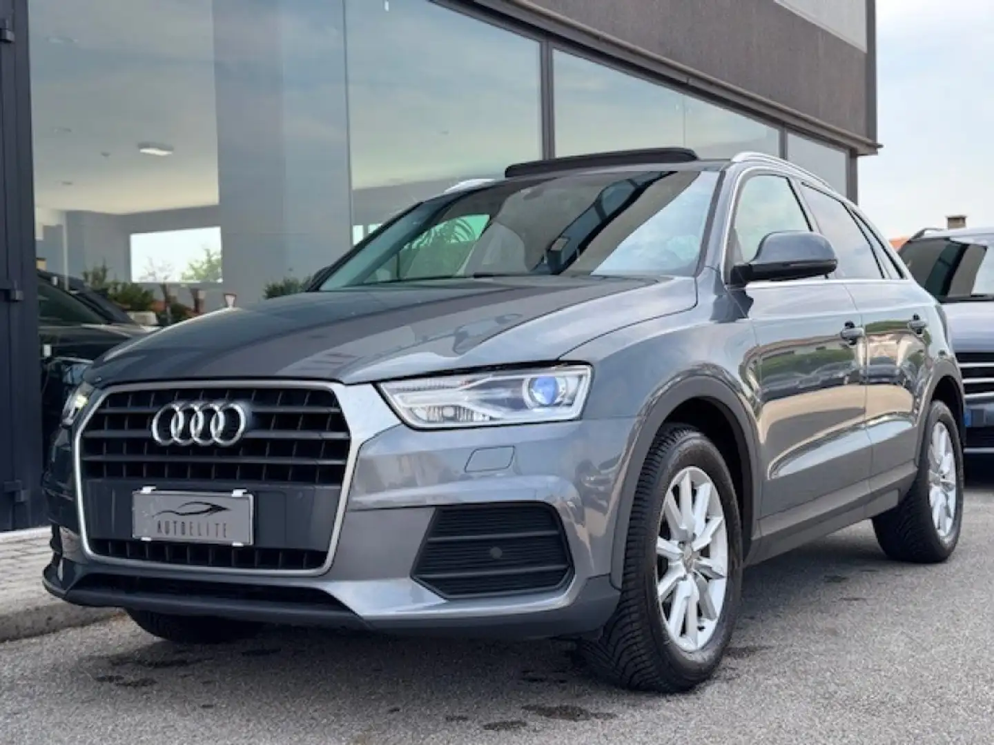 Audi Q3 2.0 TDI 120CV/TETTO PANORAMICO S tronic Sport Grigio - 1