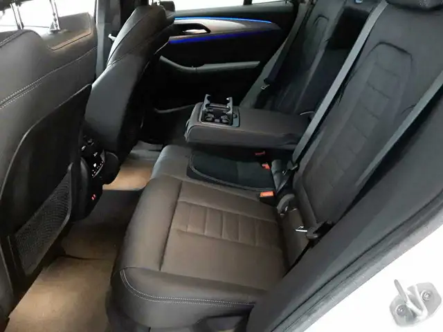 BMW X3 view 13
