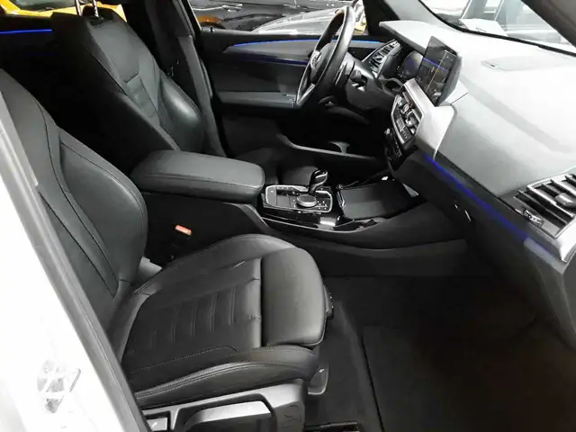 BMW X3 view 8